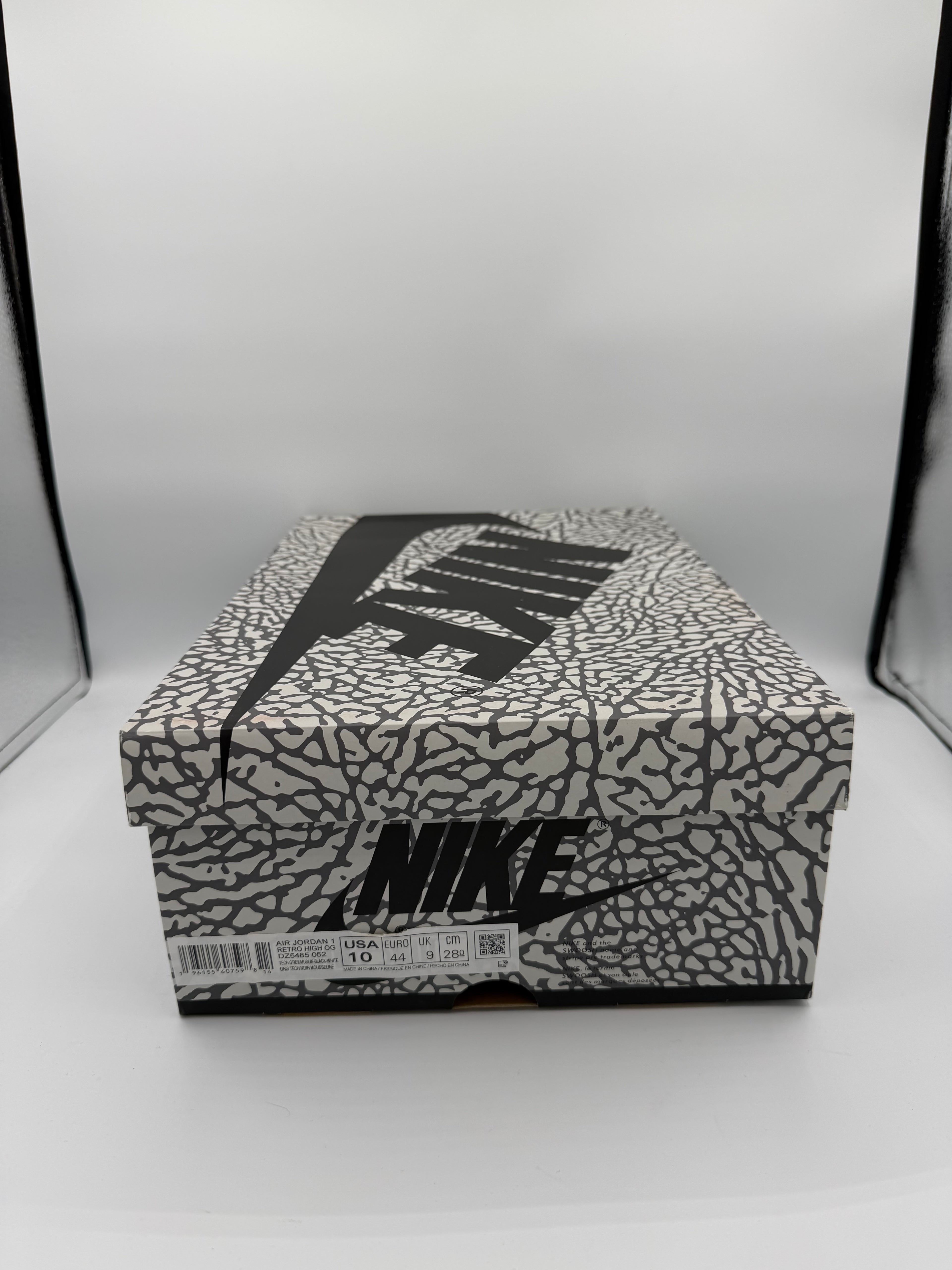 Jordan 1 High Cement - 44Eu (USED)