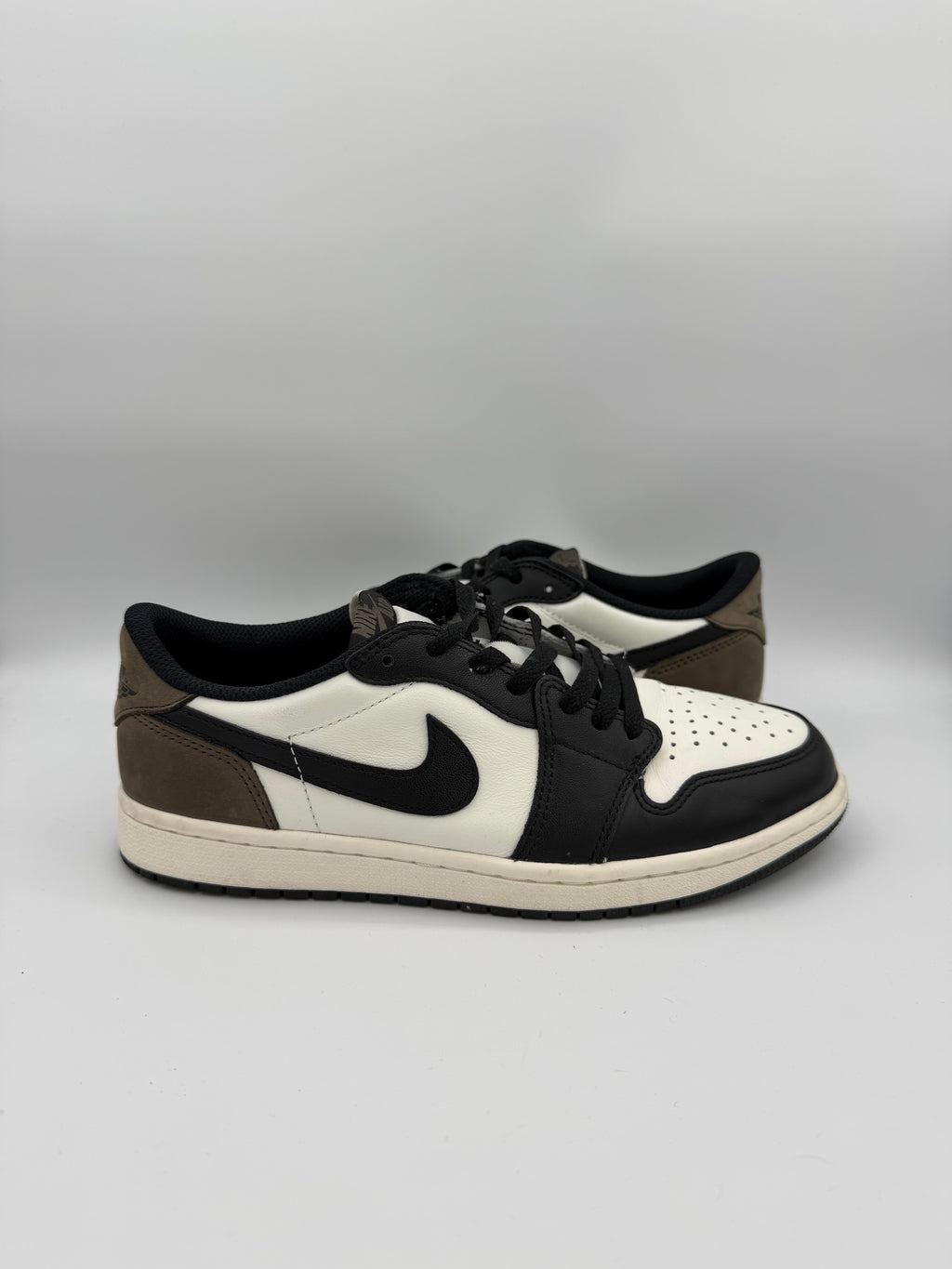Jordan 1 Retro Low OG Mocha - 41Eu (USED)