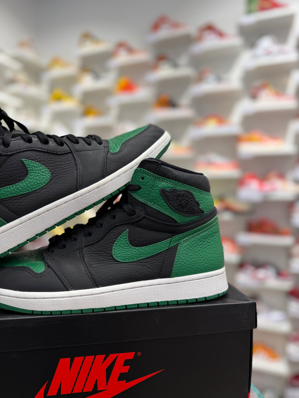 Jordan 1 Retro High Pine Green - 45Eu (USED)