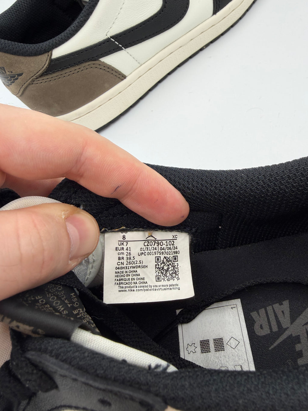 Jordan 1 Retro Low OG Mocha - 41Eu (USED)
