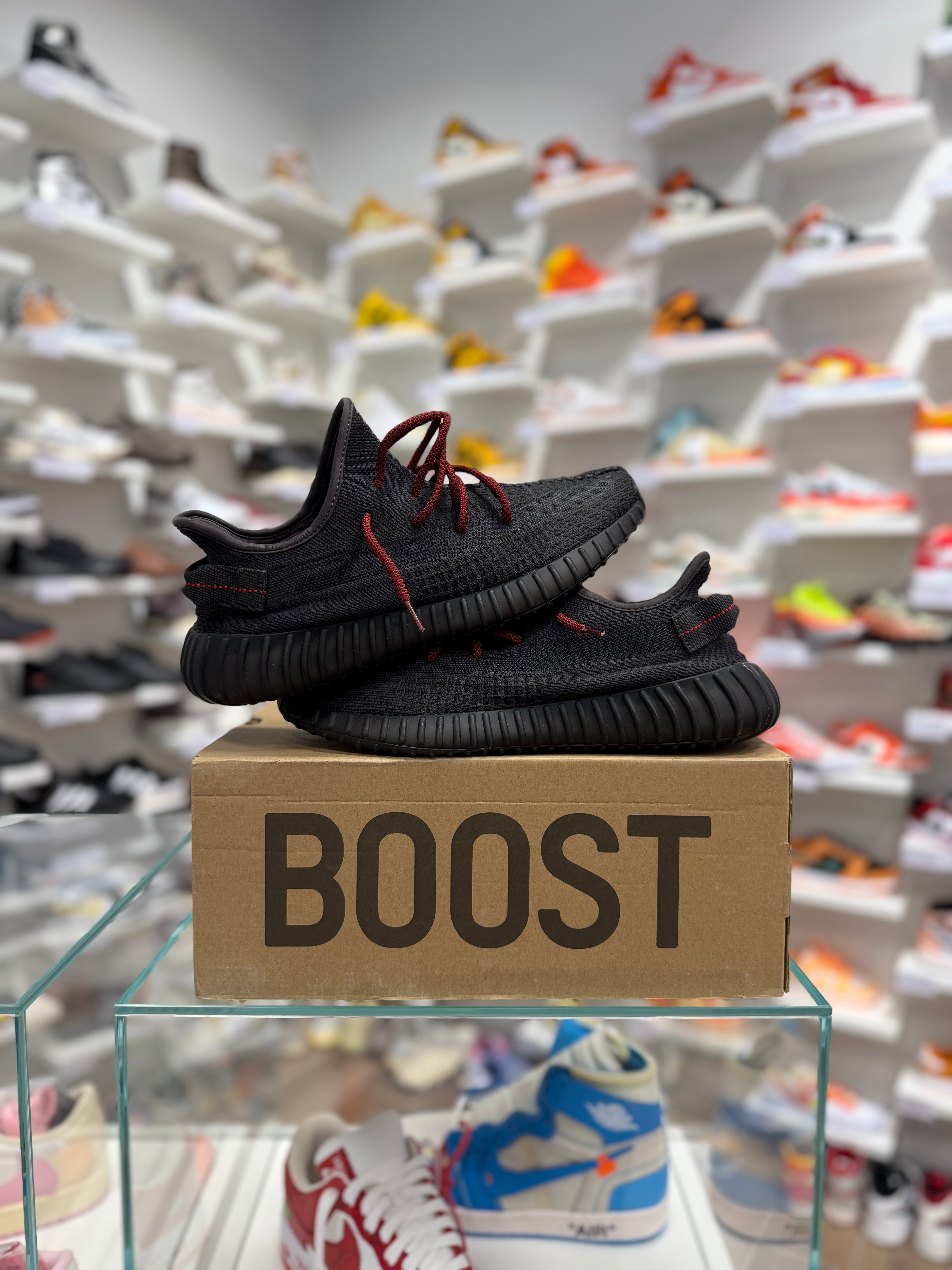 Yeezy 350 V2 Triple Black - 44,5Eu (USED)