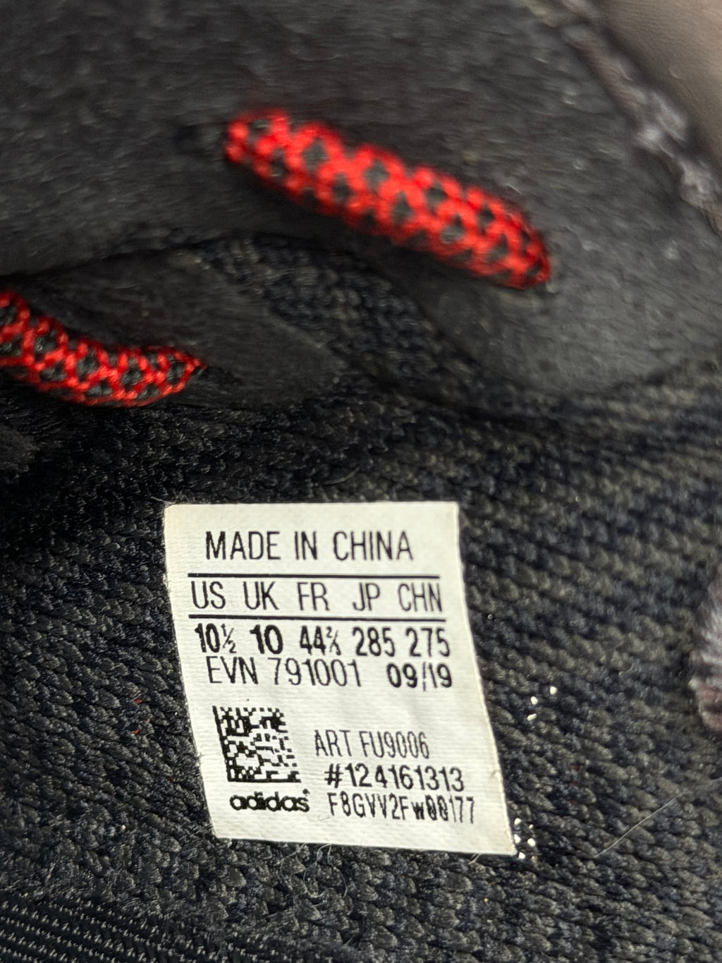 Yeezy 350 V2 Triple Black - 44,5Eu (USED)