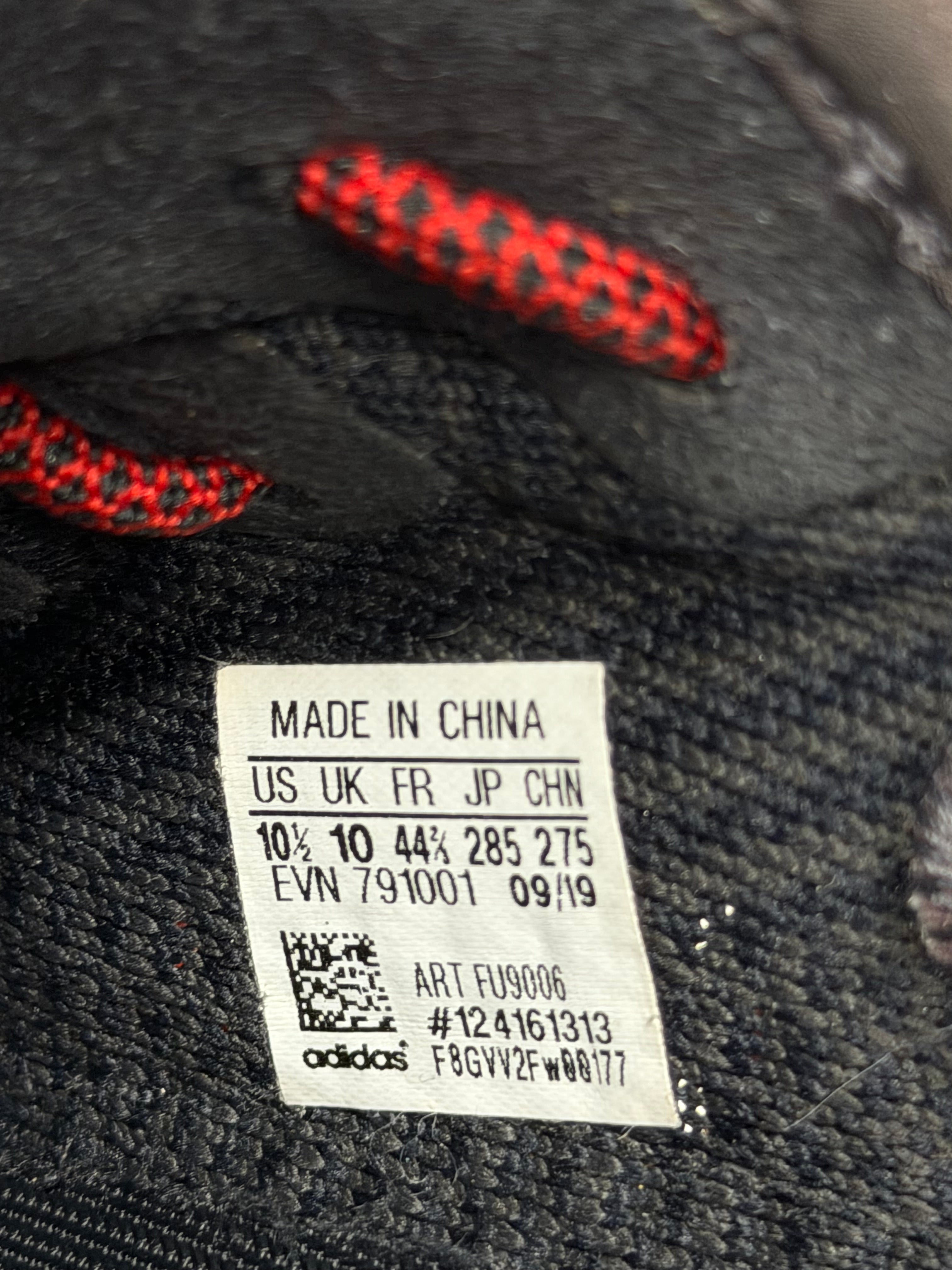 Yeezy 350 V2 Triple Black - 44,5Eu (USED)