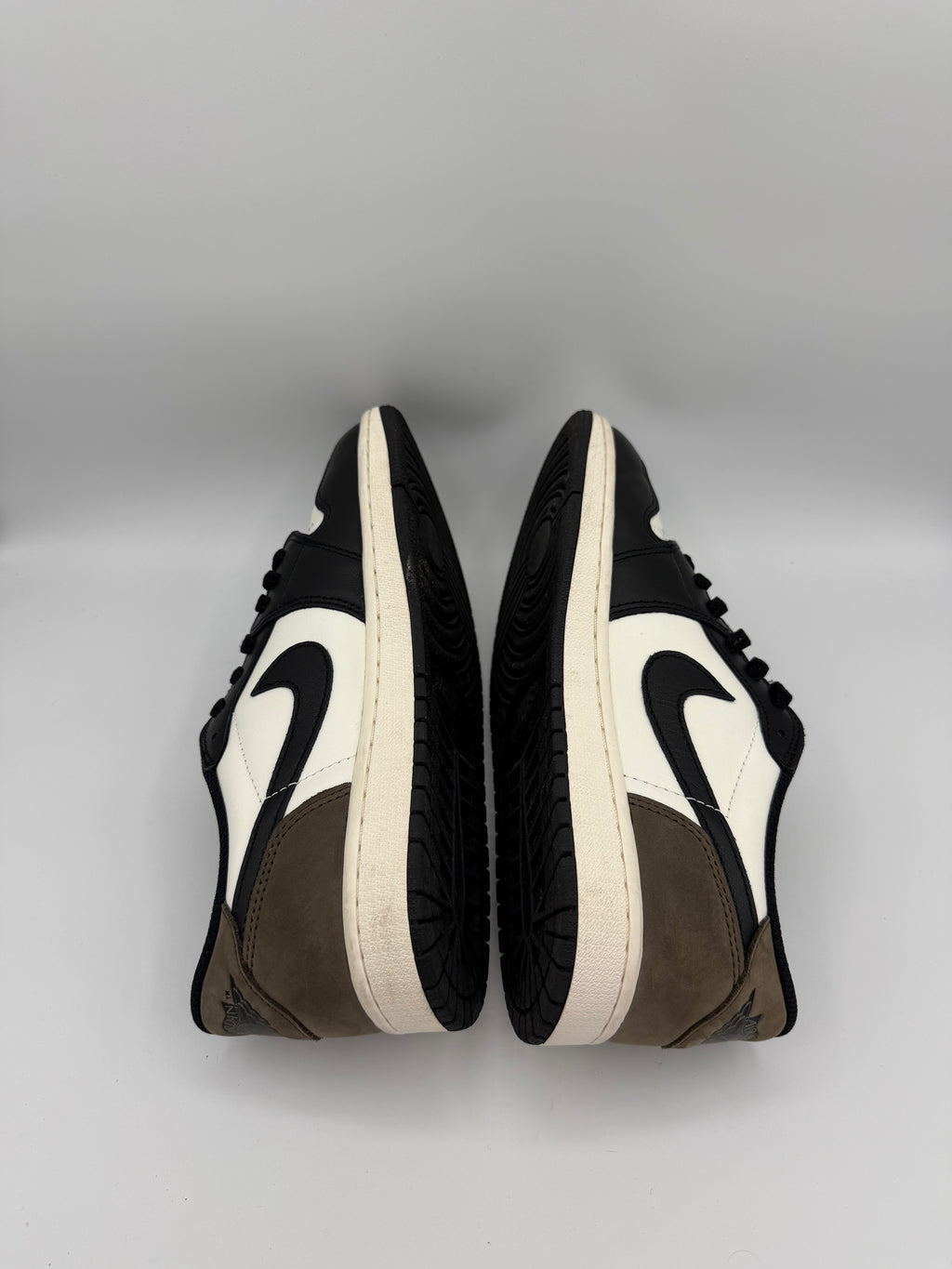 Jordan 1 Retro Low OG Mocha - 41Eu (USED)