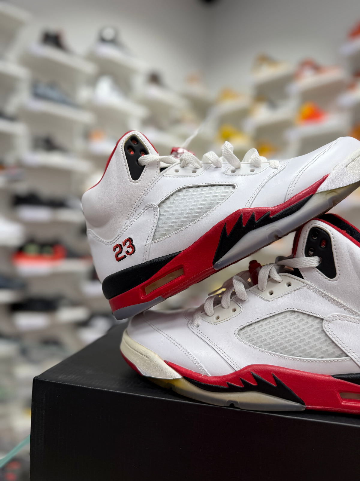 Jordan 5 Retro Fire Red Black Tongue (2013) - 42Eu (USED)