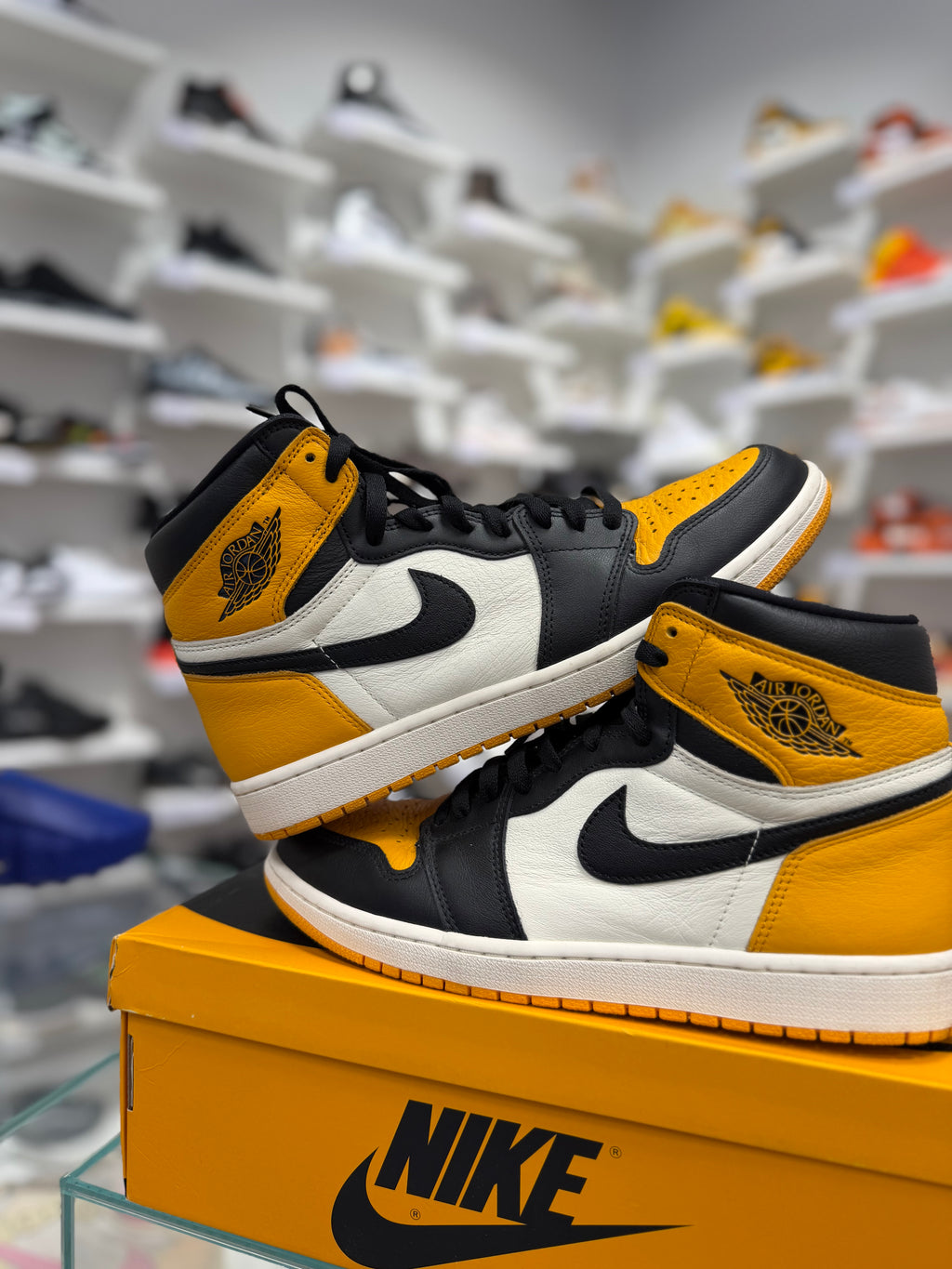 Jordan 1 Retro High Taxi - 45Eu (USED)