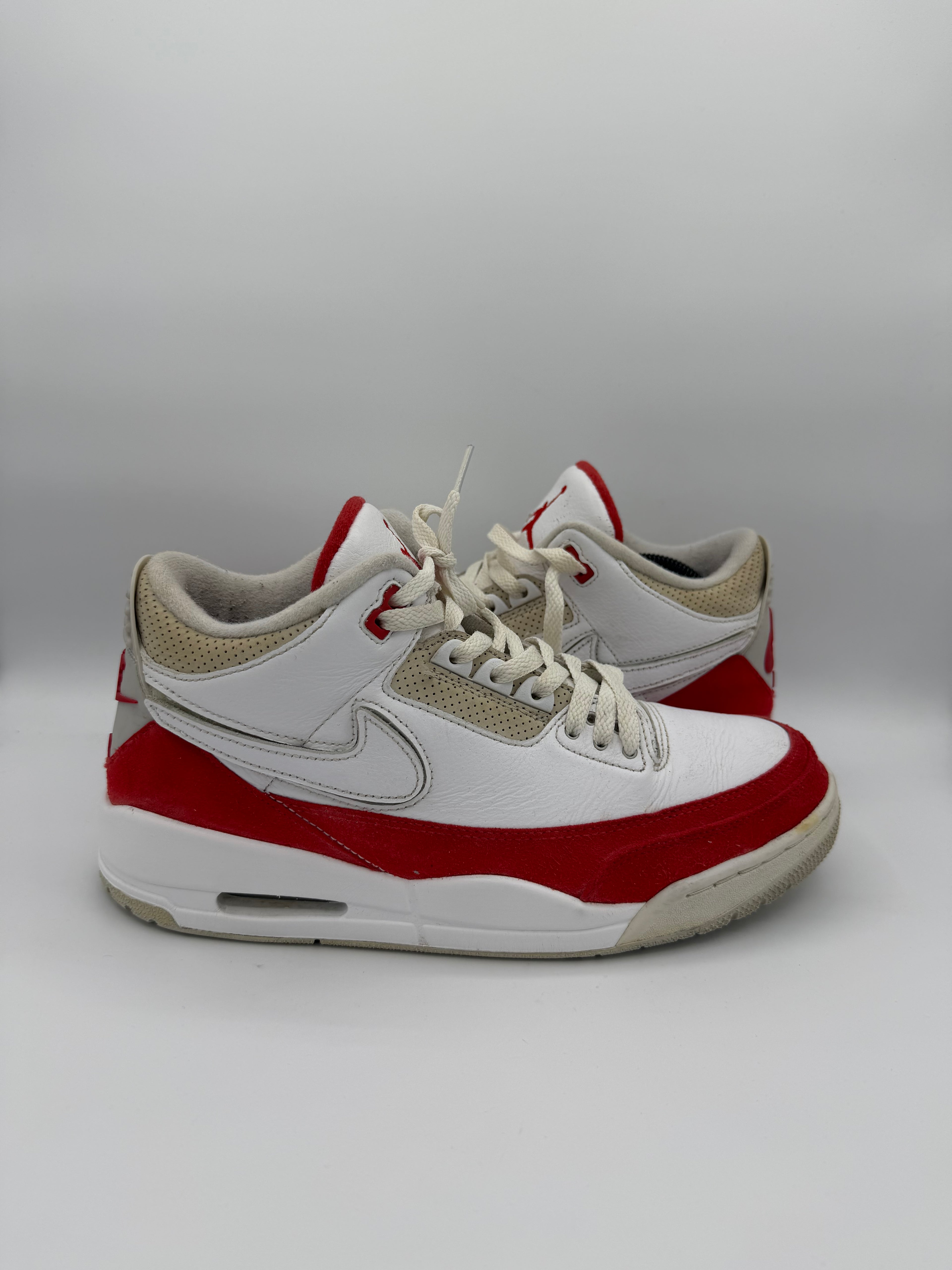 Jordan 3 Retro Tinker University Red - 44Eu (USED)