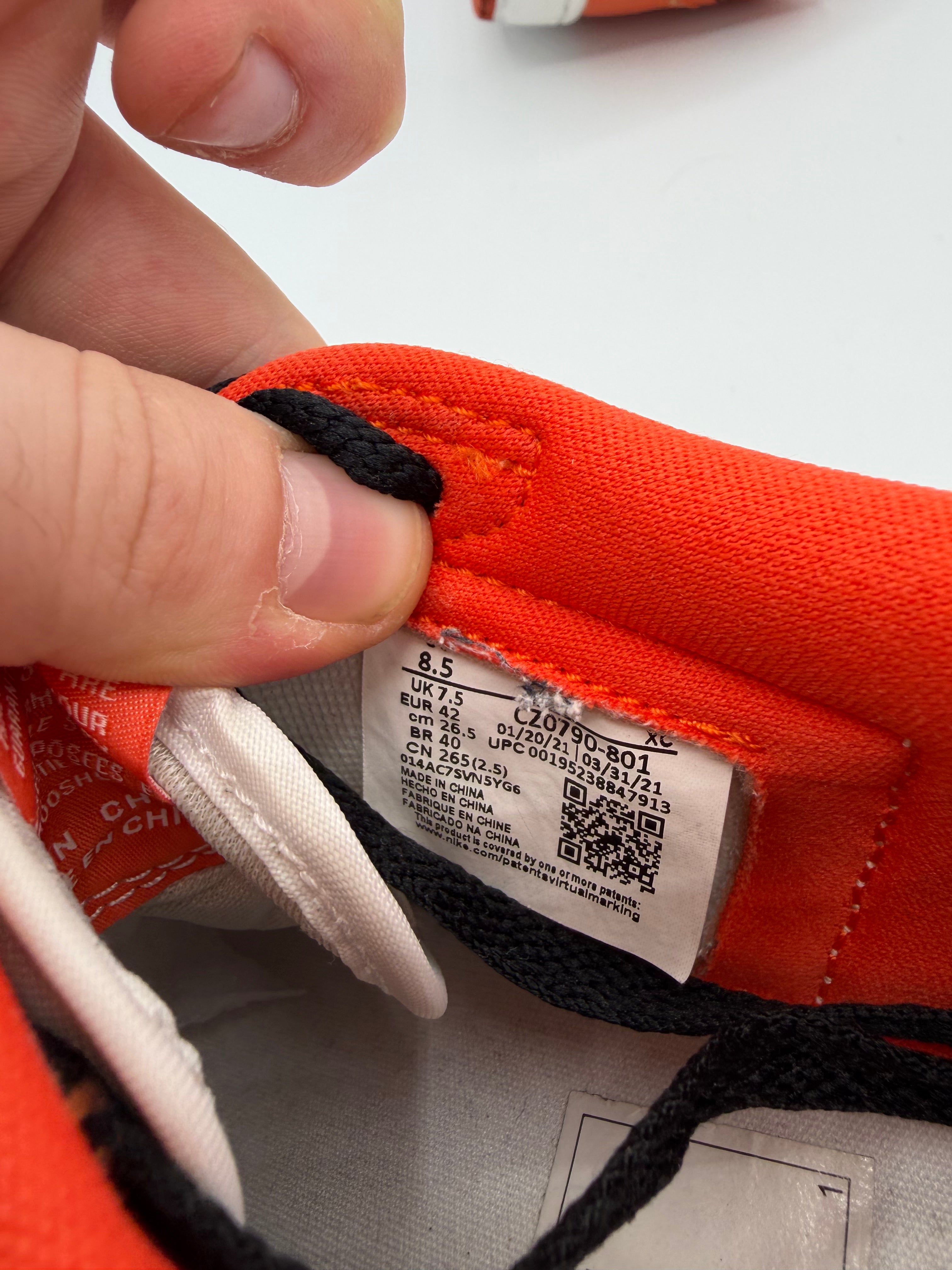 Jordan 1 Low Starfish - 42Eu (USED)