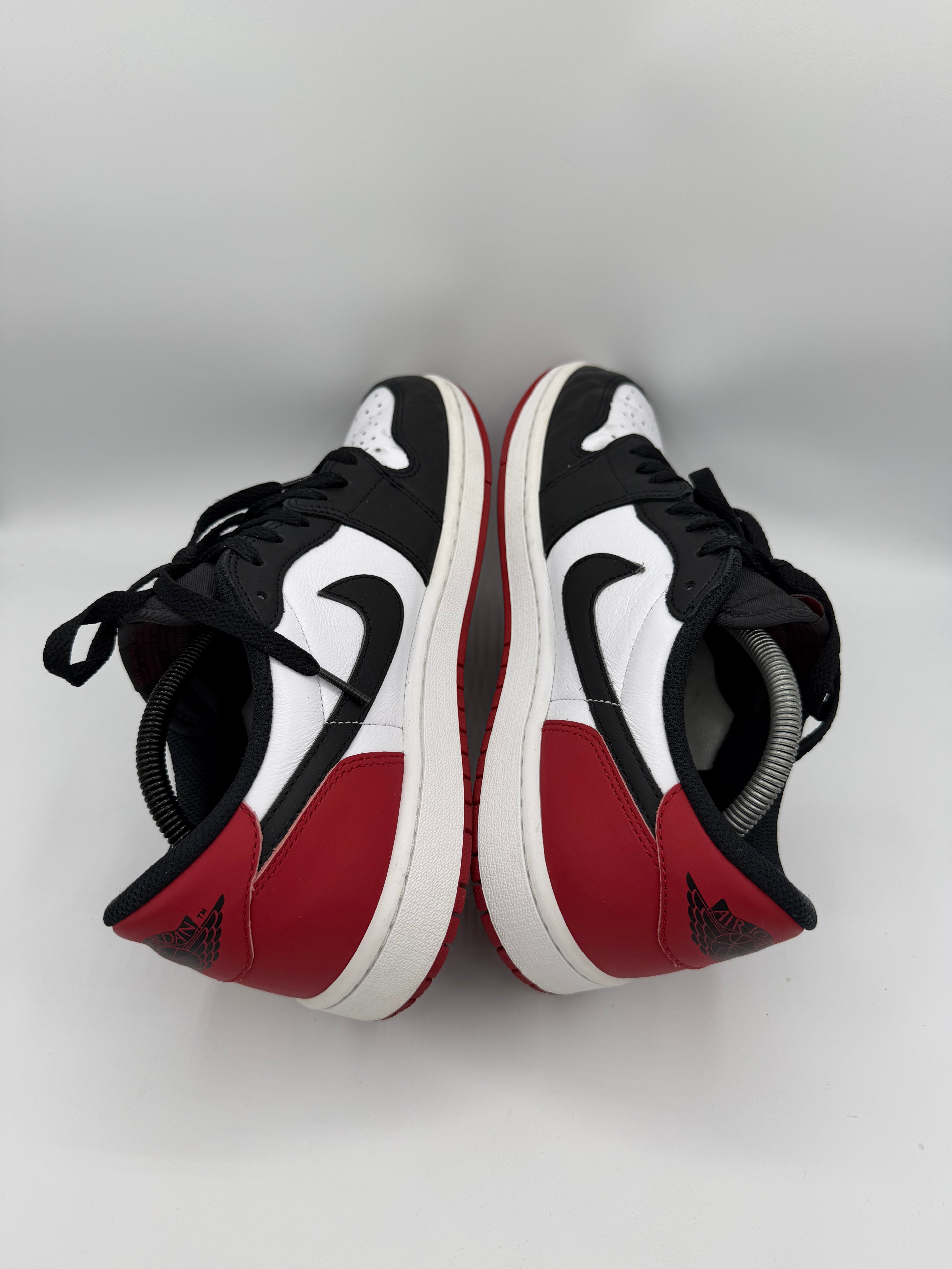 Jordan 1 Retro Low Black Toe - 44Eu (USED)