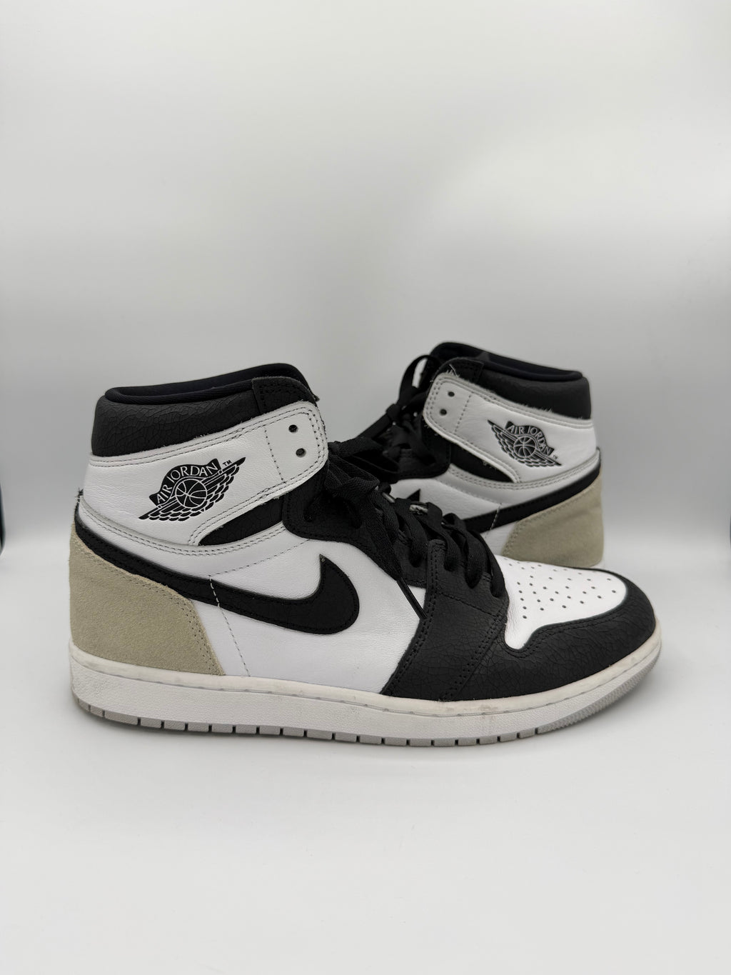 Jordan 1 Retro High Bleached Coral - 45Eu (USED)