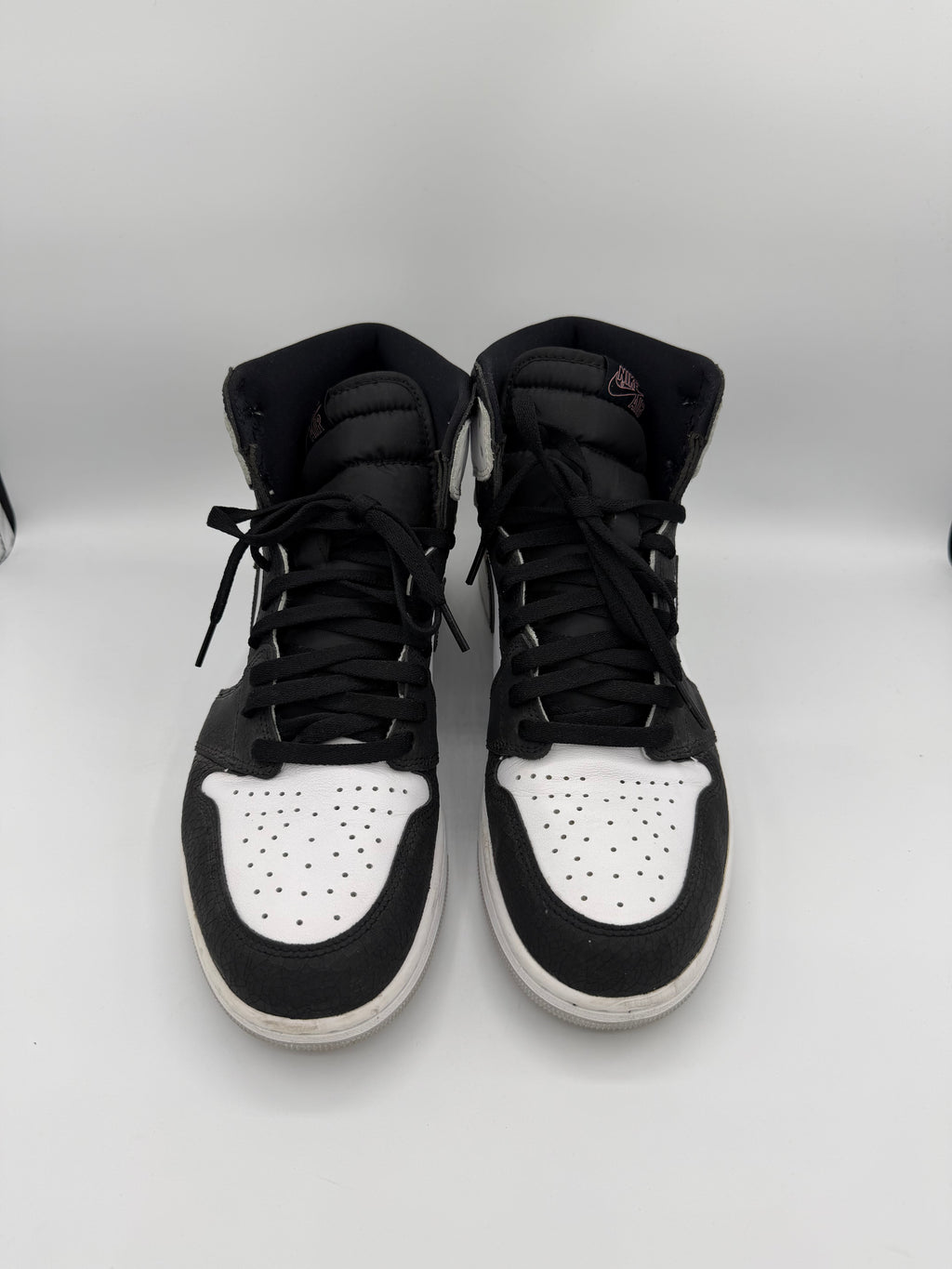 Jordan 1 Retro High Bleached Coral - 45Eu (USED)