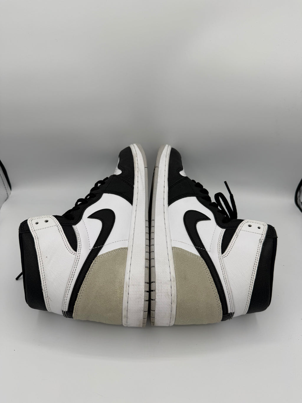 Jordan 1 Retro High Bleached Coral - 45Eu (USED)