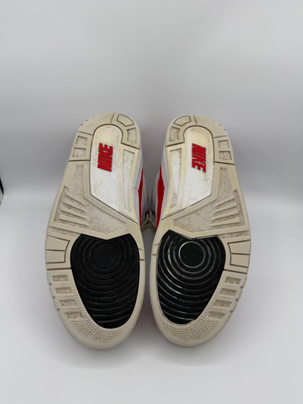 Jordan 3 Retro Tinker University Red - 44Eu (USED)
