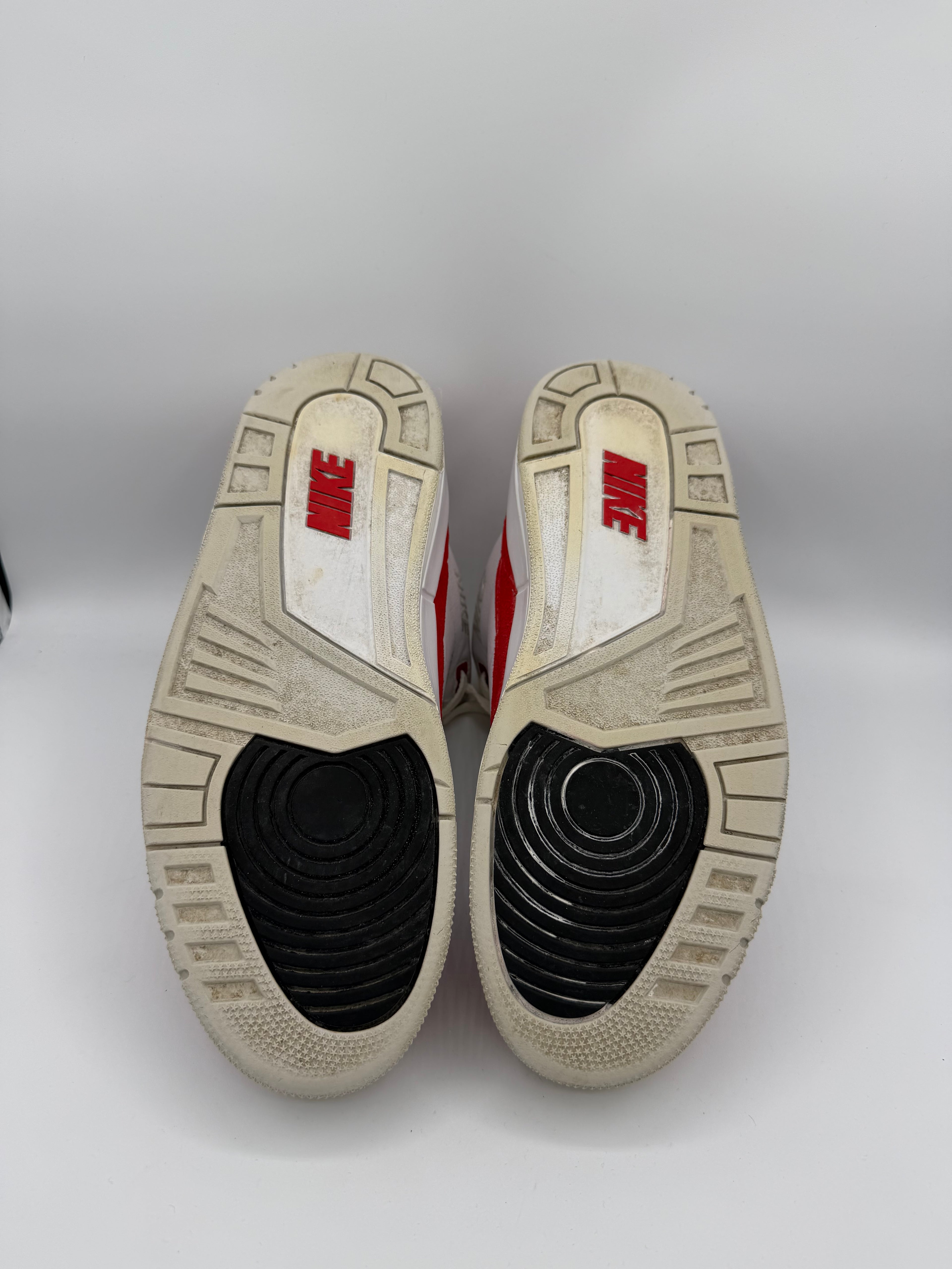 Jordan 3 Retro Tinker University Red - 44Eu (USED)