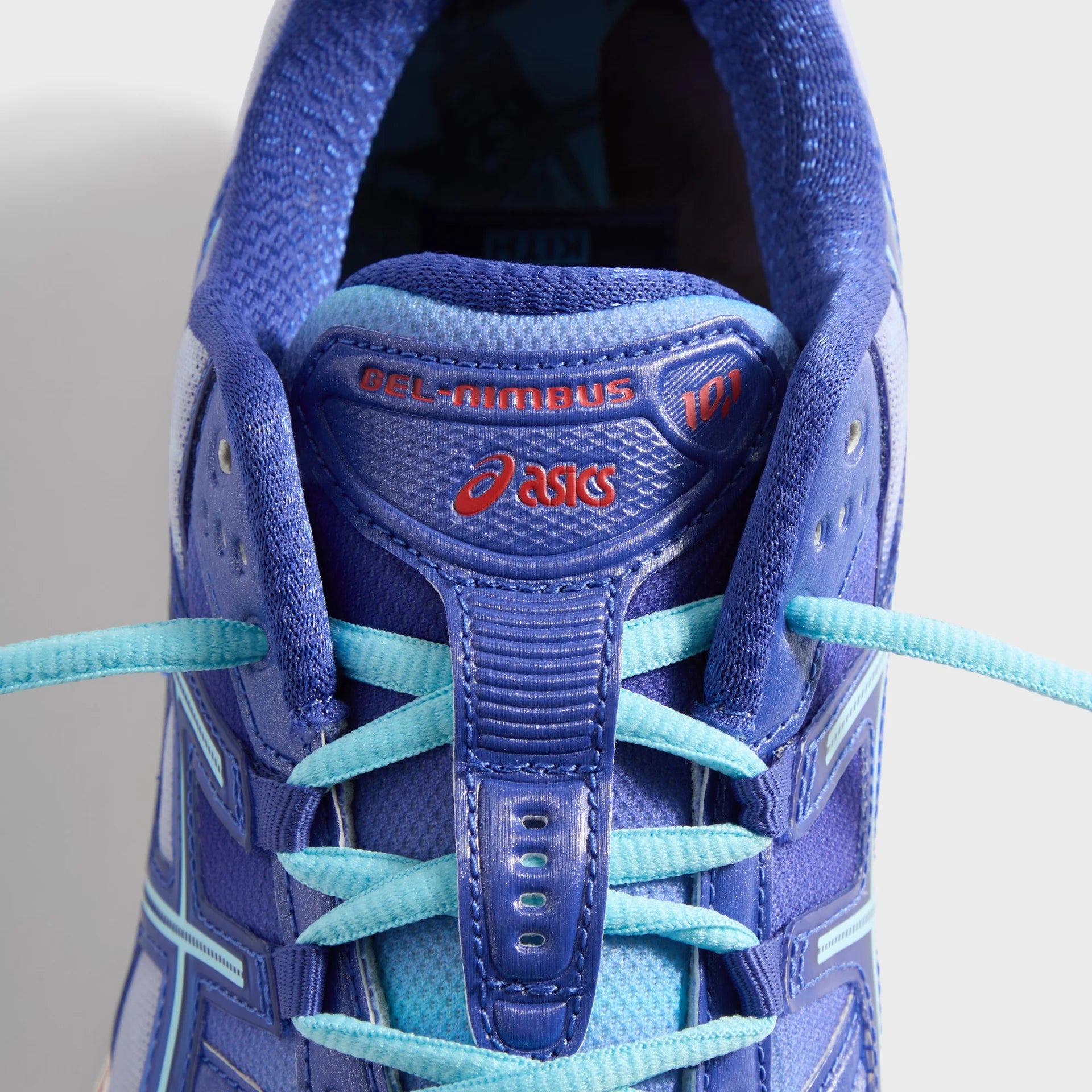 ASICS Gel-Nimbus 10.1 Kith Marvel vs. Capcom Iron Man vs. Mega Man (fumetto incluso) Special Box