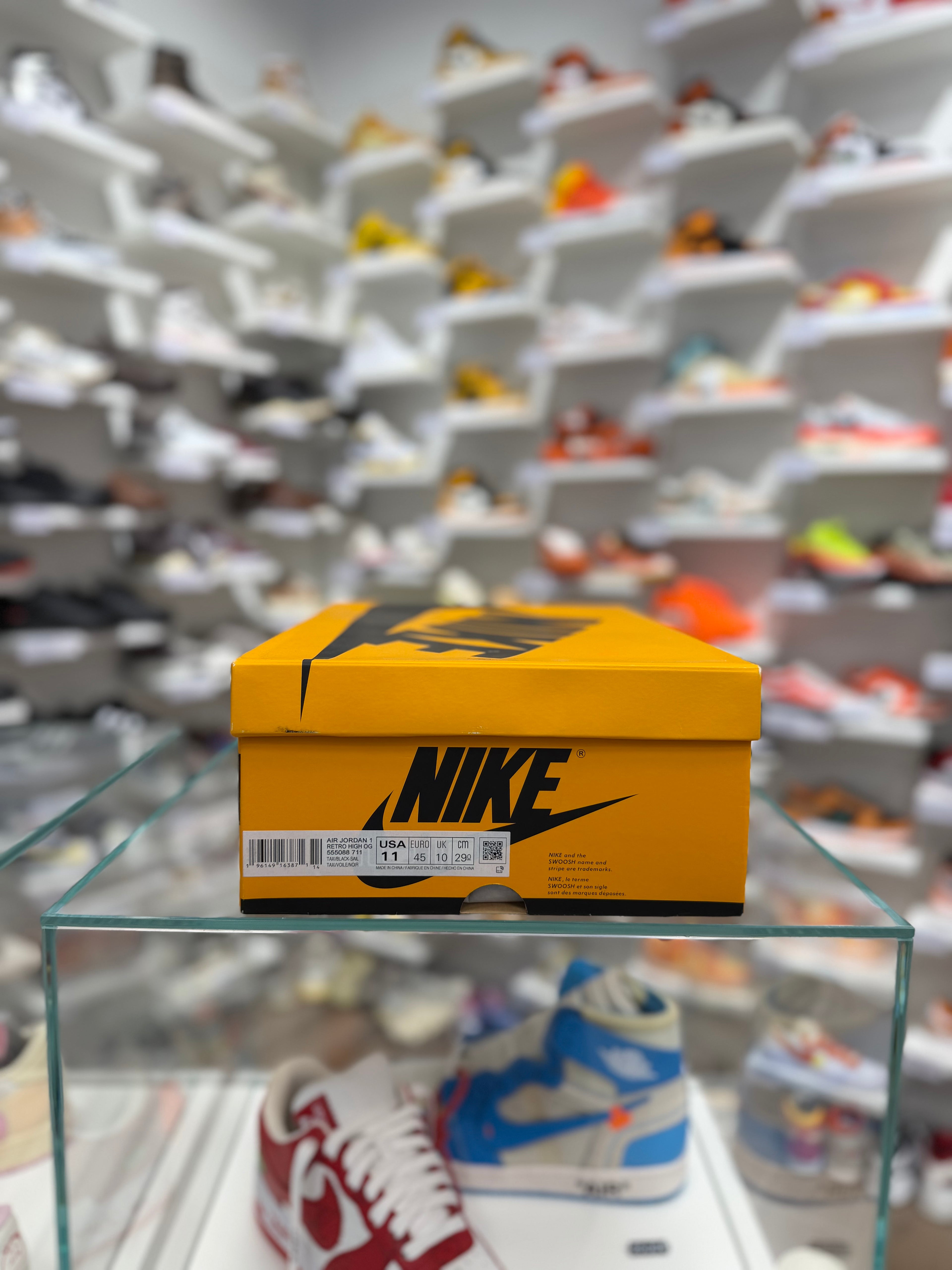 Jordan 1 Retro High Taxi - 45Eu (USED)