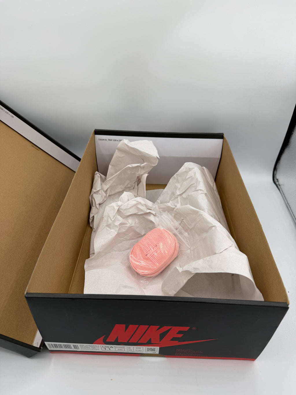 Jordan 1 Retro High Bleached Coral - 45Eu (USED)