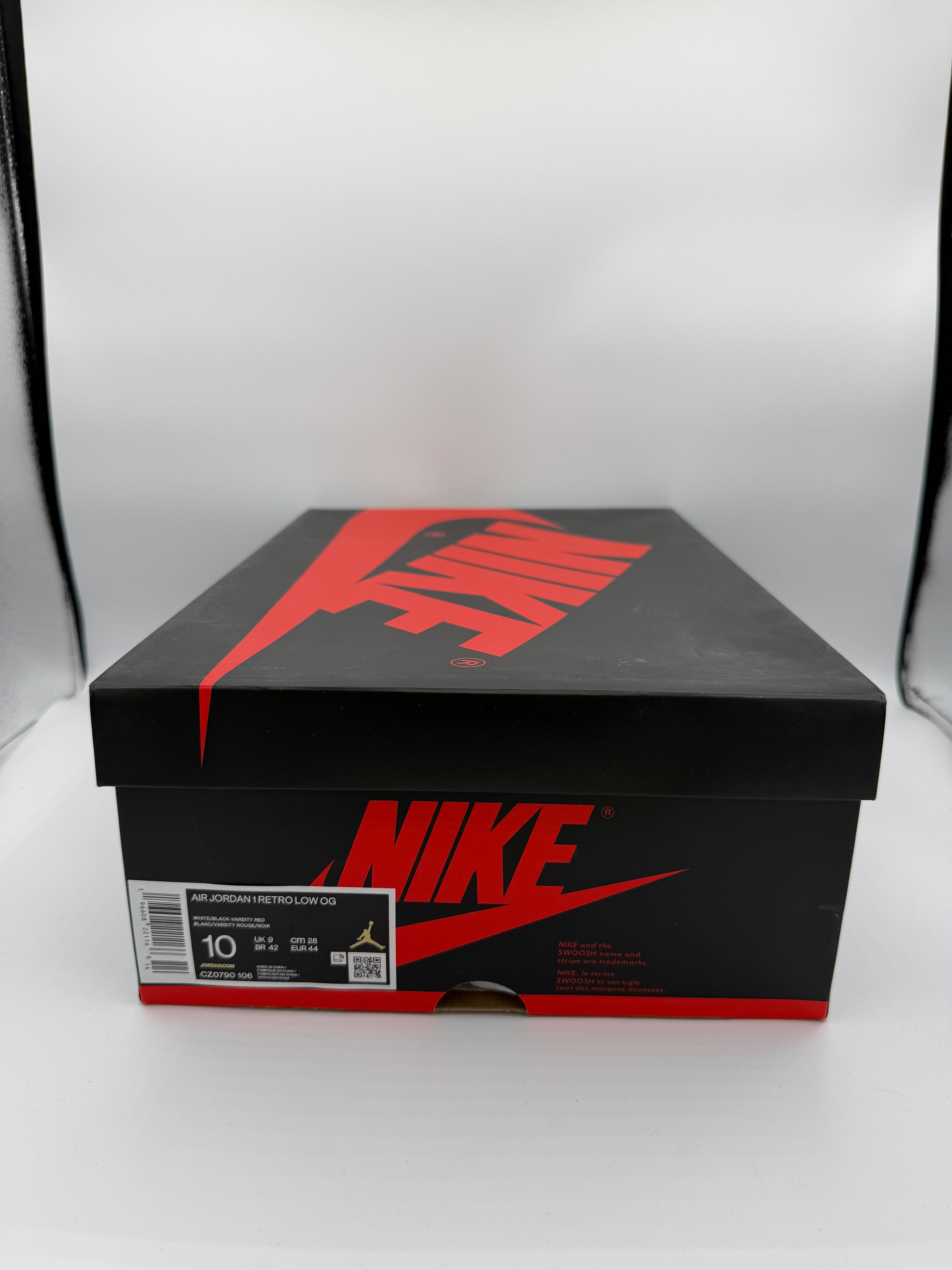 Jordan 1 Retro Low Black Toe - 44Eu (USED)