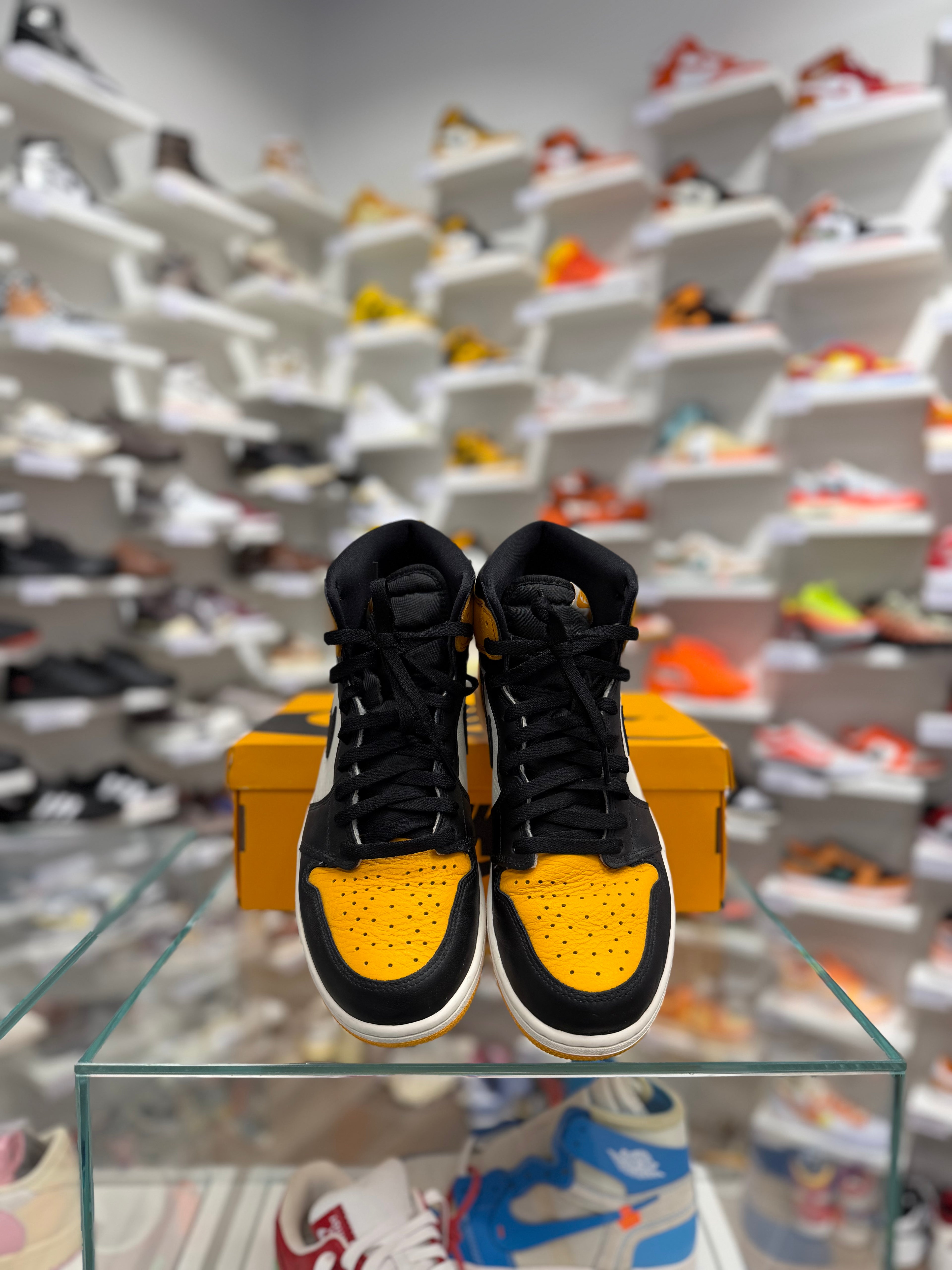 Jordan 1 Retro High Taxi - 45Eu (USED)