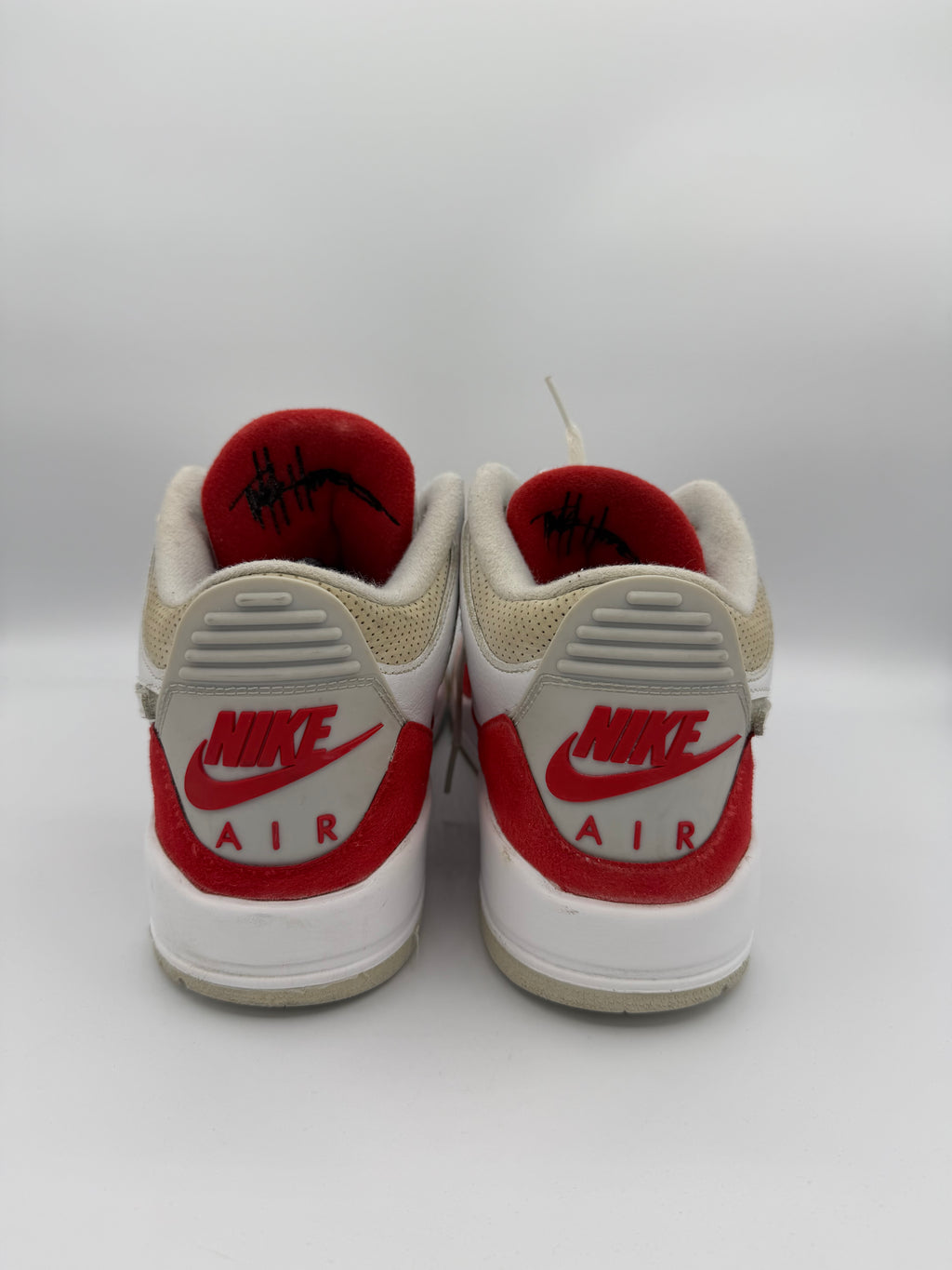 Jordan 3 Retro Tinker University Red - 44Eu (USED)
