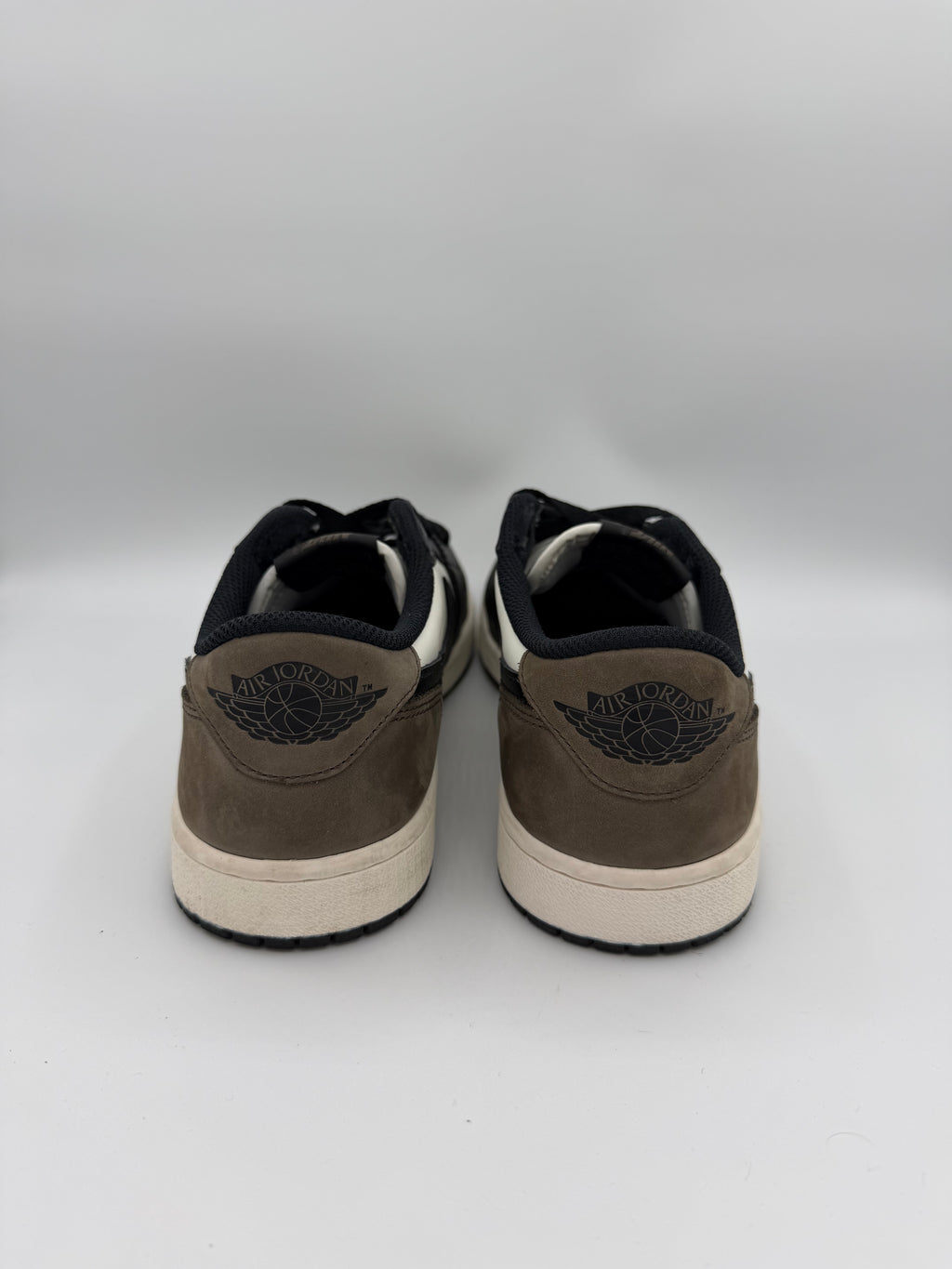 Jordan 1 Retro Low OG Mocha - 41Eu (USED)