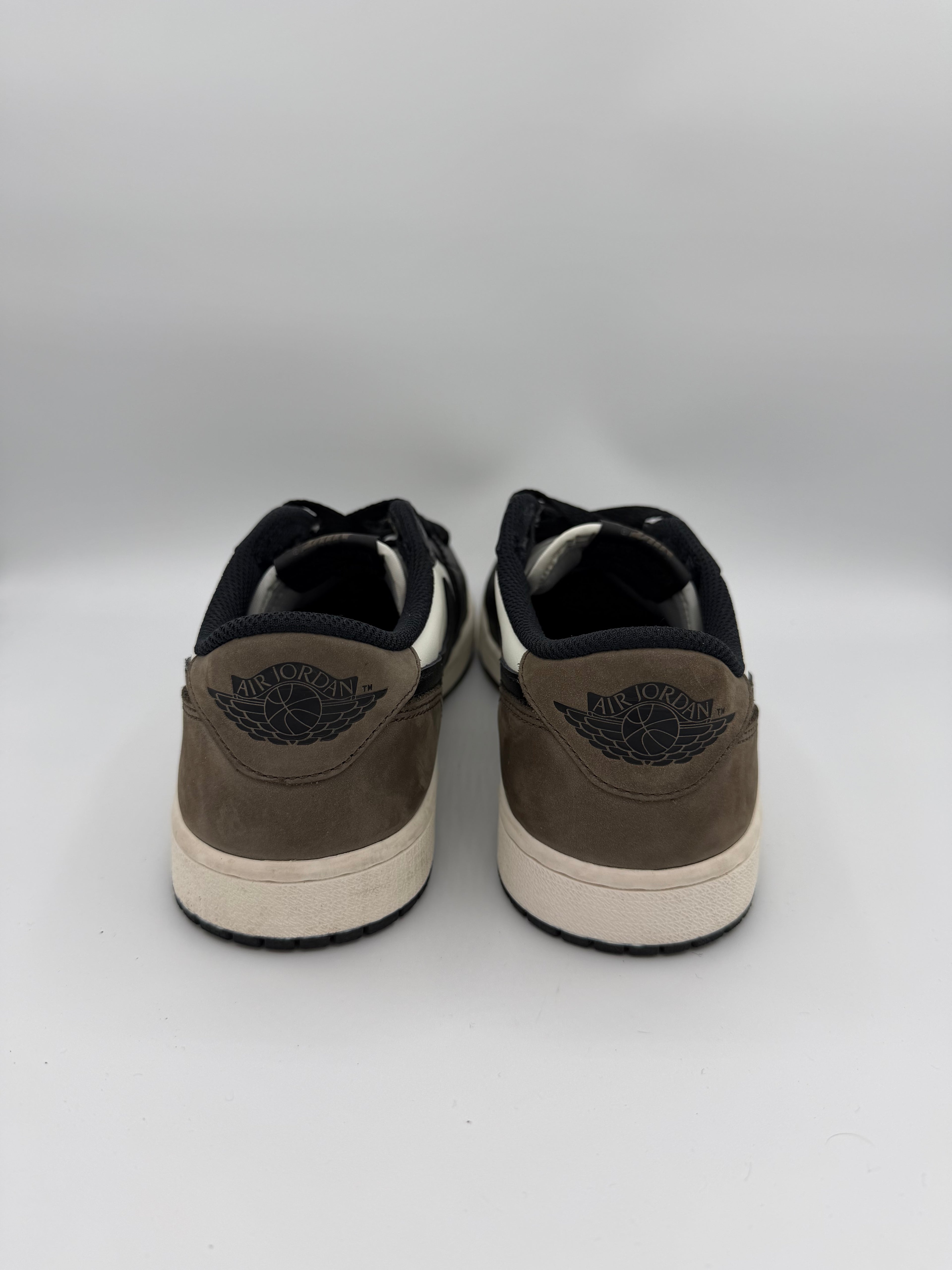 Jordan 1 Retro Low OG Mocha - 41Eu (USED)