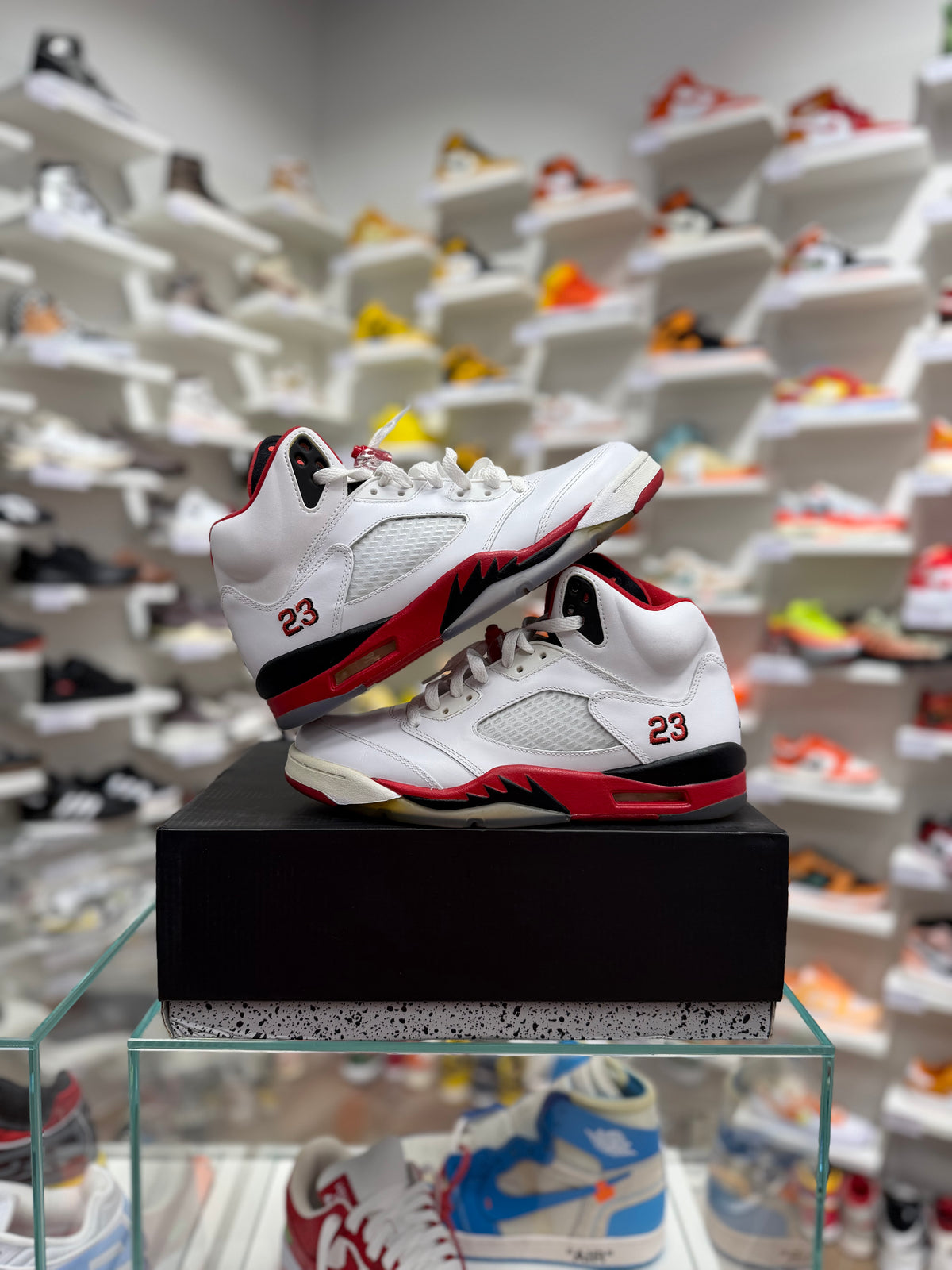 Jordan 5 Retro Fire Red Black Tongue (2013) - 42Eu (USED)