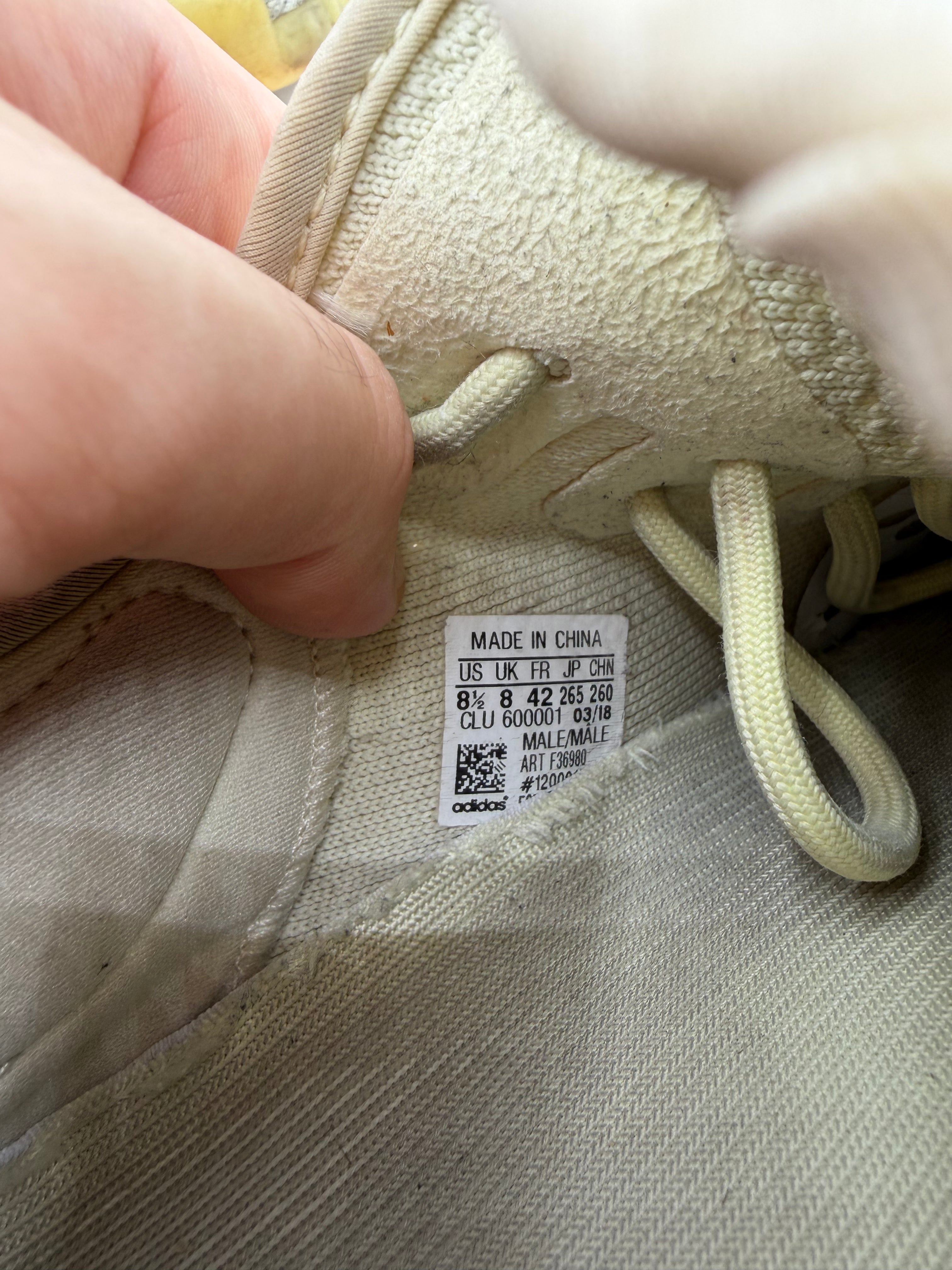 Yeezy Boost 350 V2 Butter - 42Eu (USED)