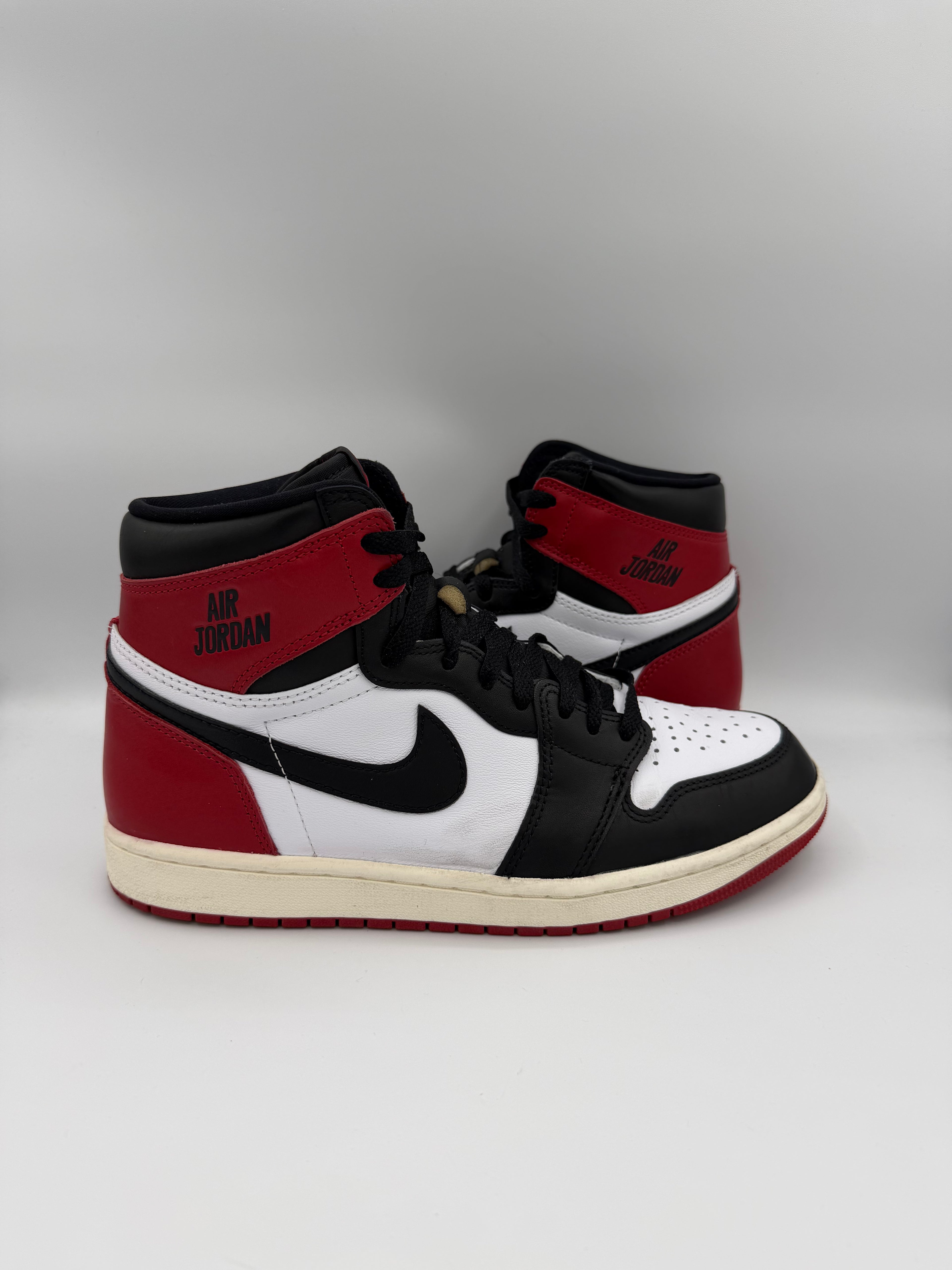 Jordan 1 Retro High OG Black Toe Reimagined - 42,5Eu (USED)