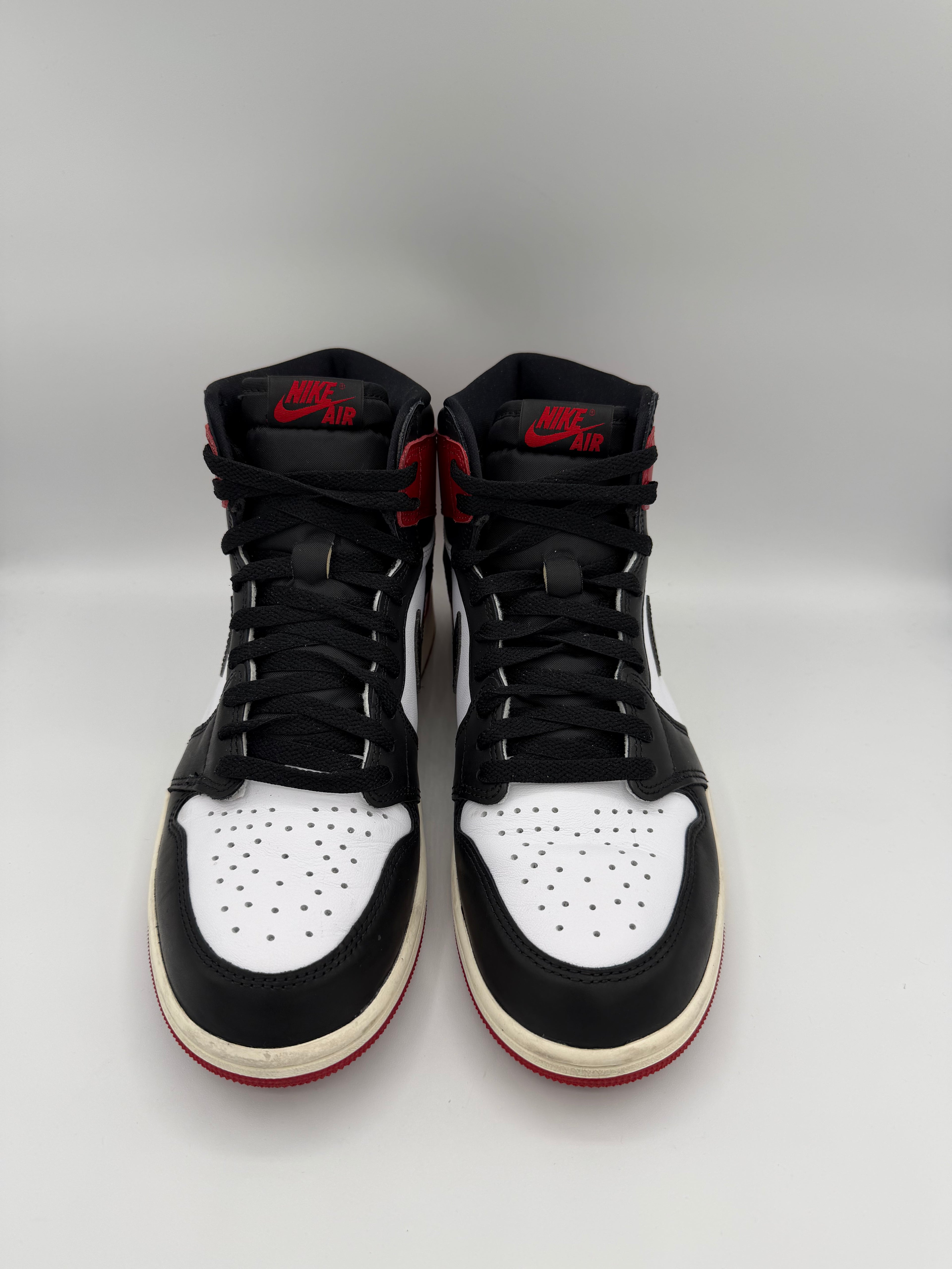 Jordan 1 Retro High OG Black Toe Reimagined - 42,5Eu (USED)