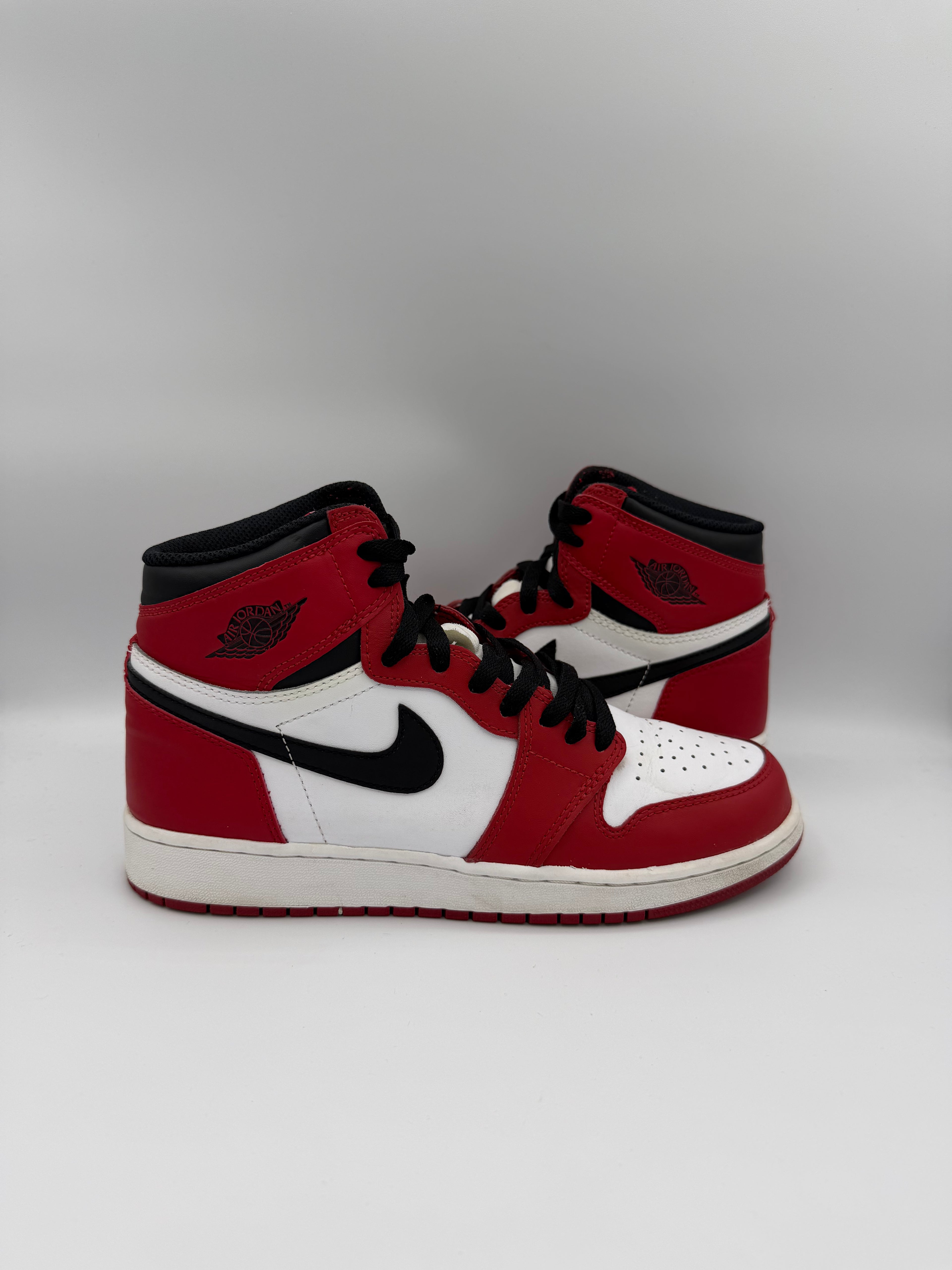 Jordan 1 Retro Chicago (2015) (GS) - 40Eu (USED)