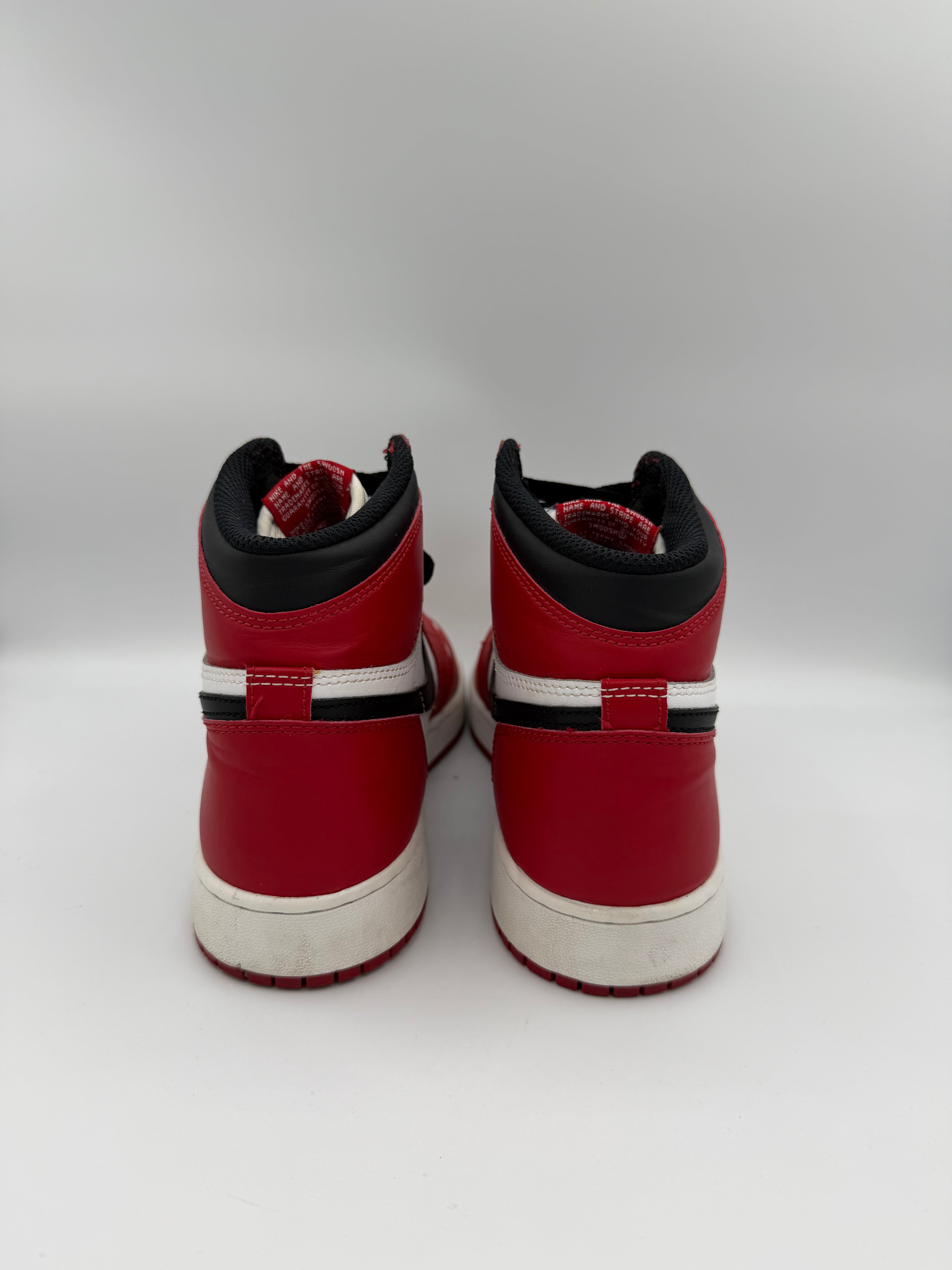 Jordan 1 Retro Chicago (2015) (GS) - 40Eu (USED)