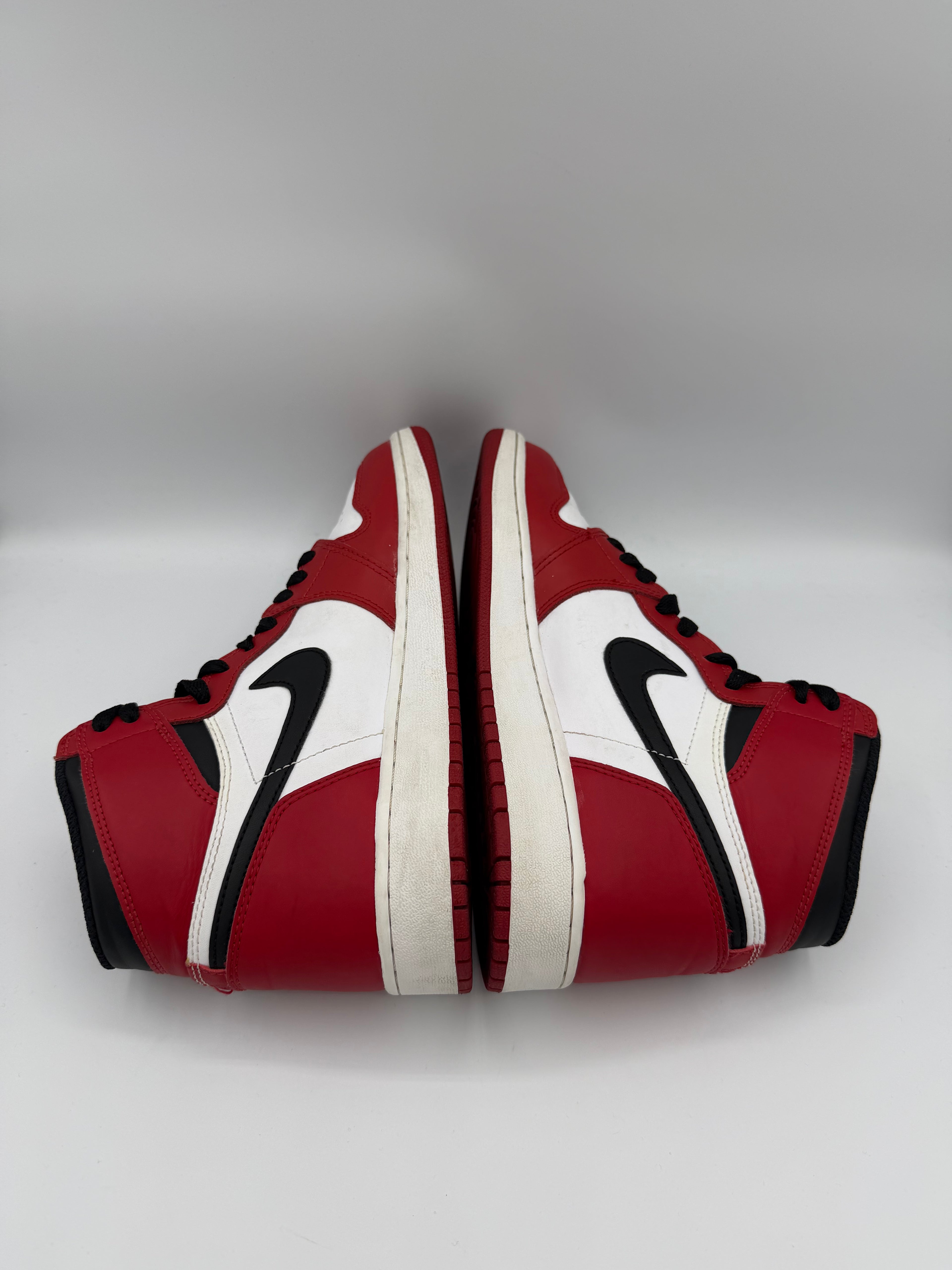 Jordan 1 Retro Chicago (2015) (GS) - 40Eu (USED)
