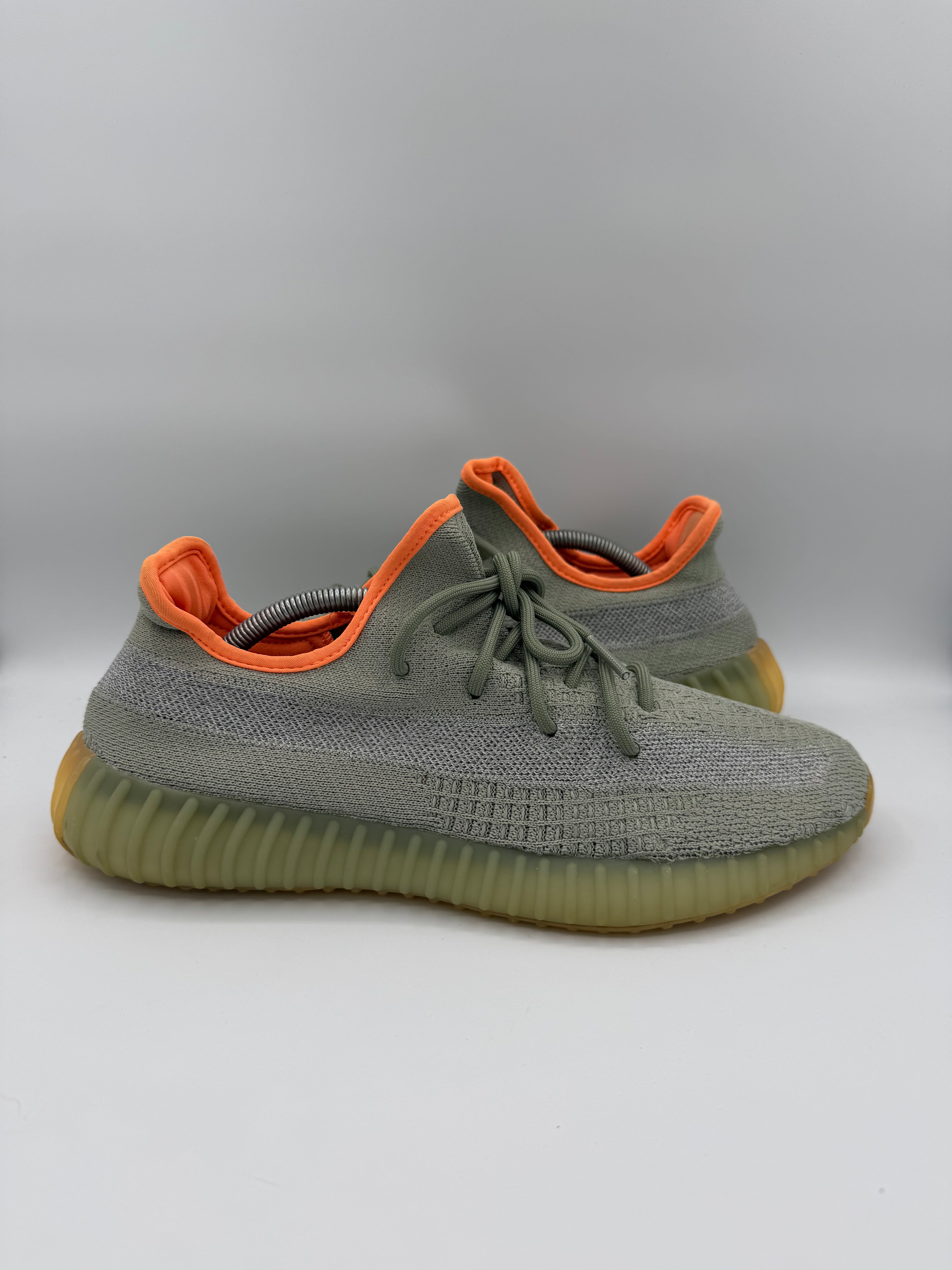 Yeezy 350 V2 Desert Sage - 45Eu (USED)