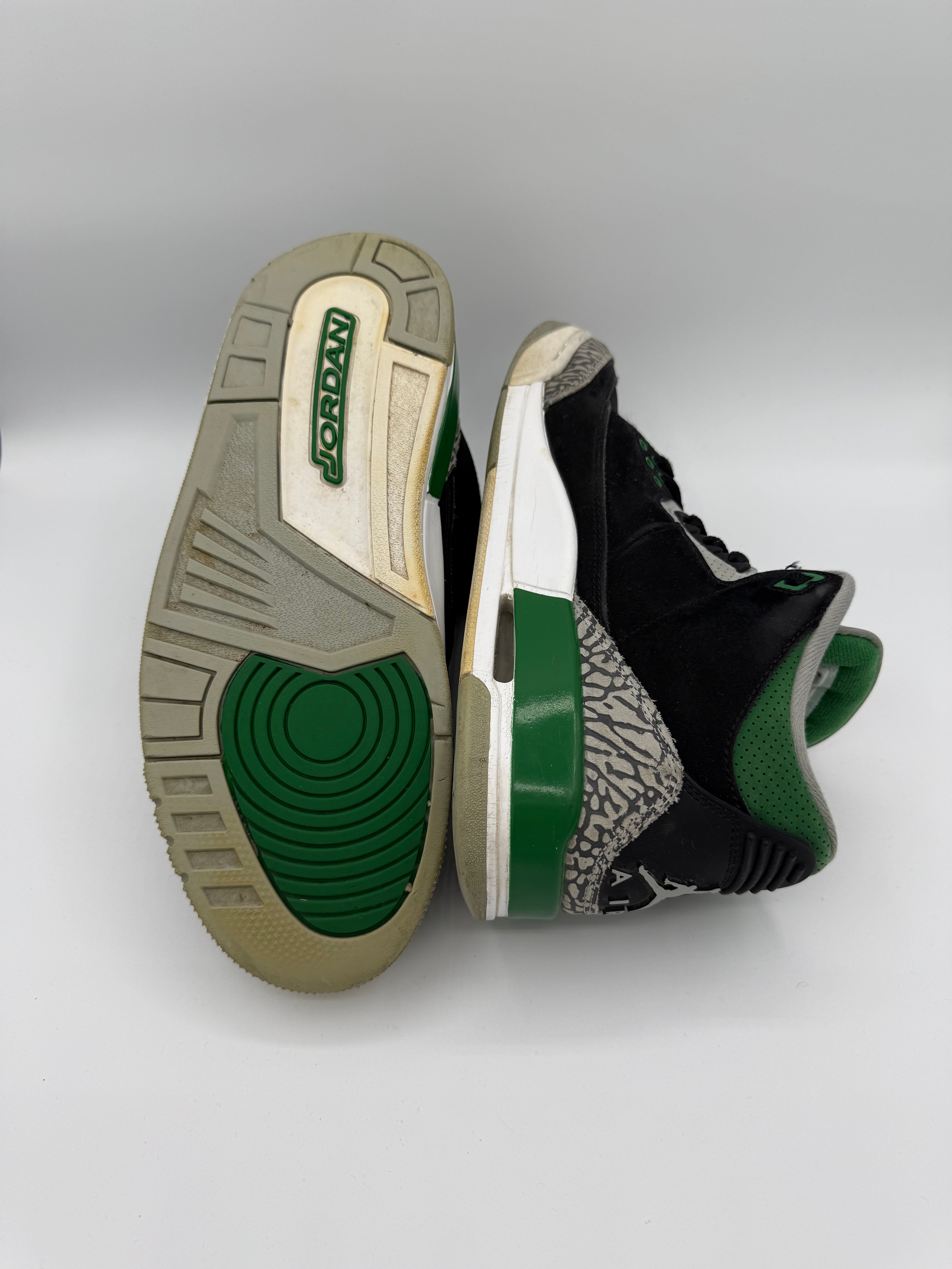Jordan 3 Retro Pine Green - 42Eu (USED)