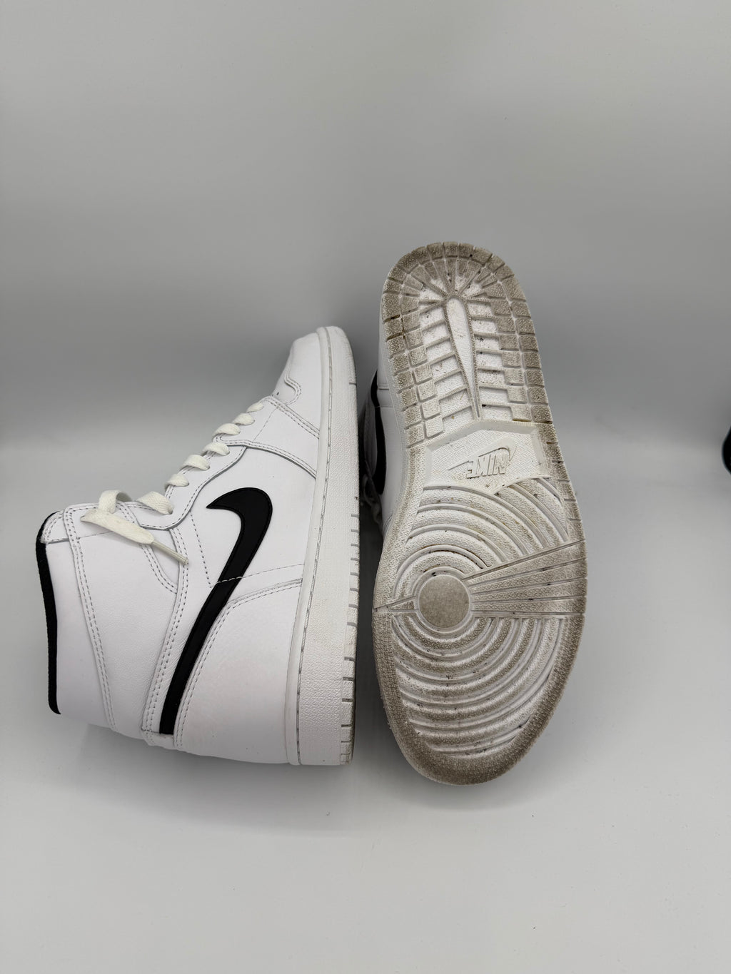 Jordan 1 Retro Yin Yang White - 42Eu (USED)