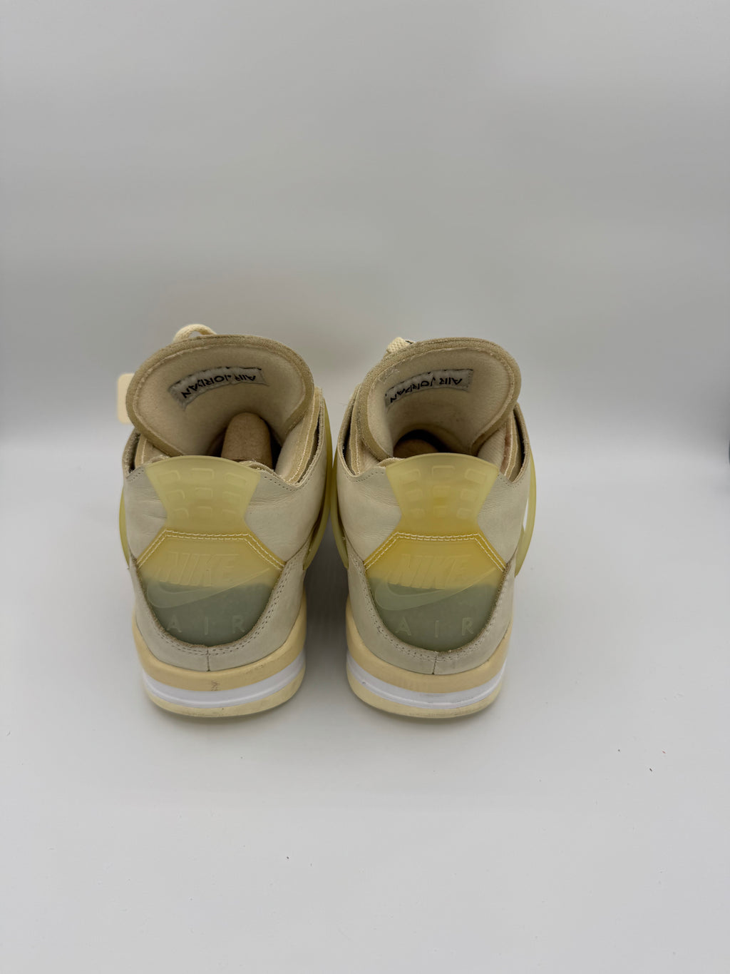 Jordan 4 Retro Off-White Sail - 38Eu (USED)