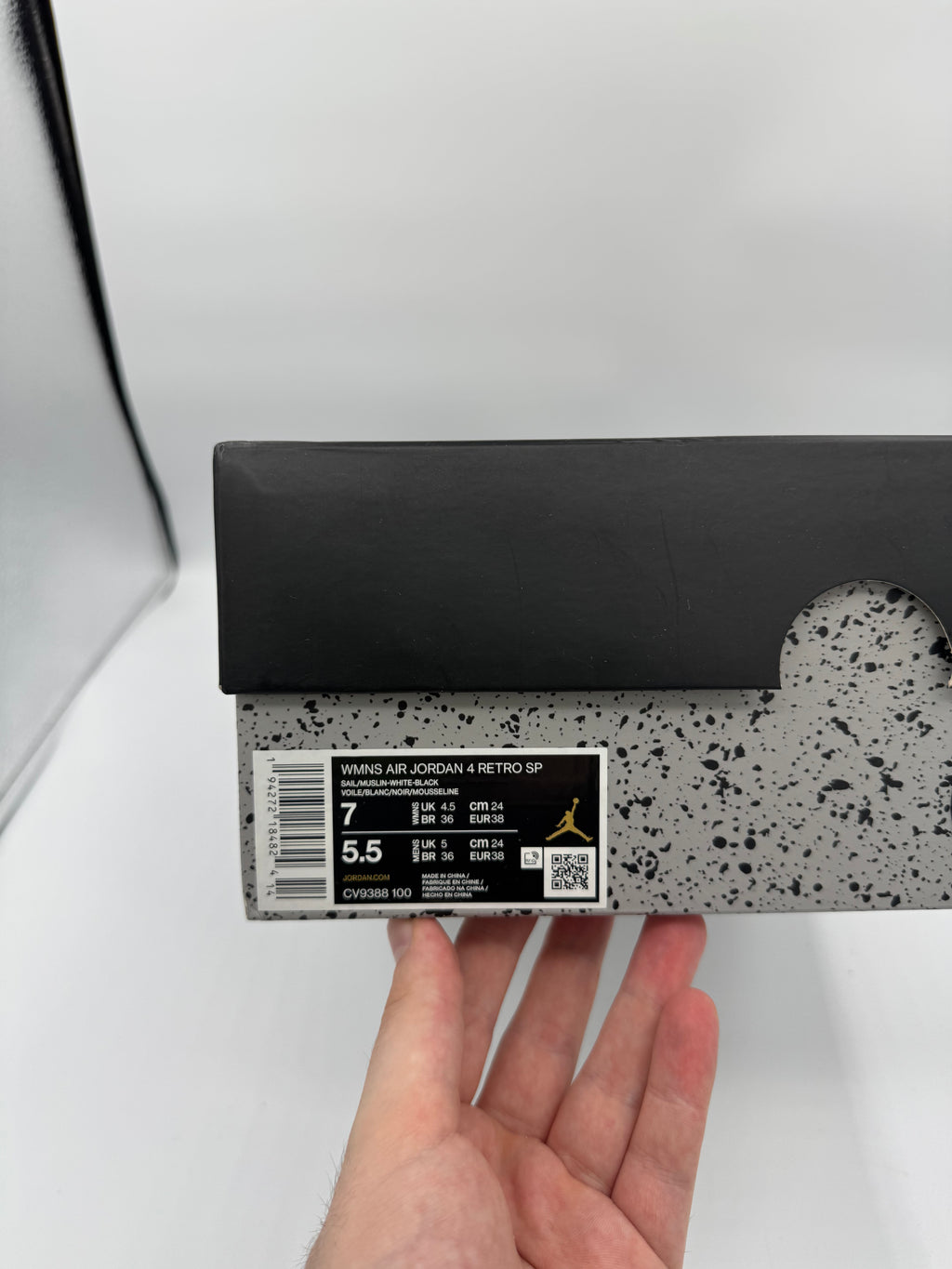 Jordan 4 Retro Off-White Sail - 38Eu (USED)