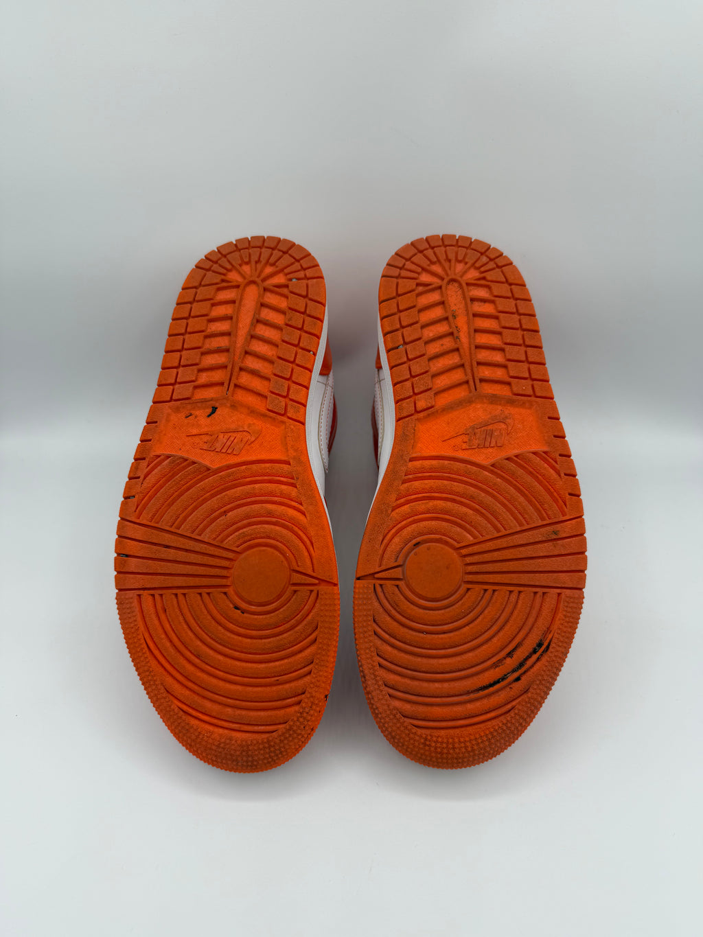 Jordan 1 Mid Orange  - 40,5Eu (USED)