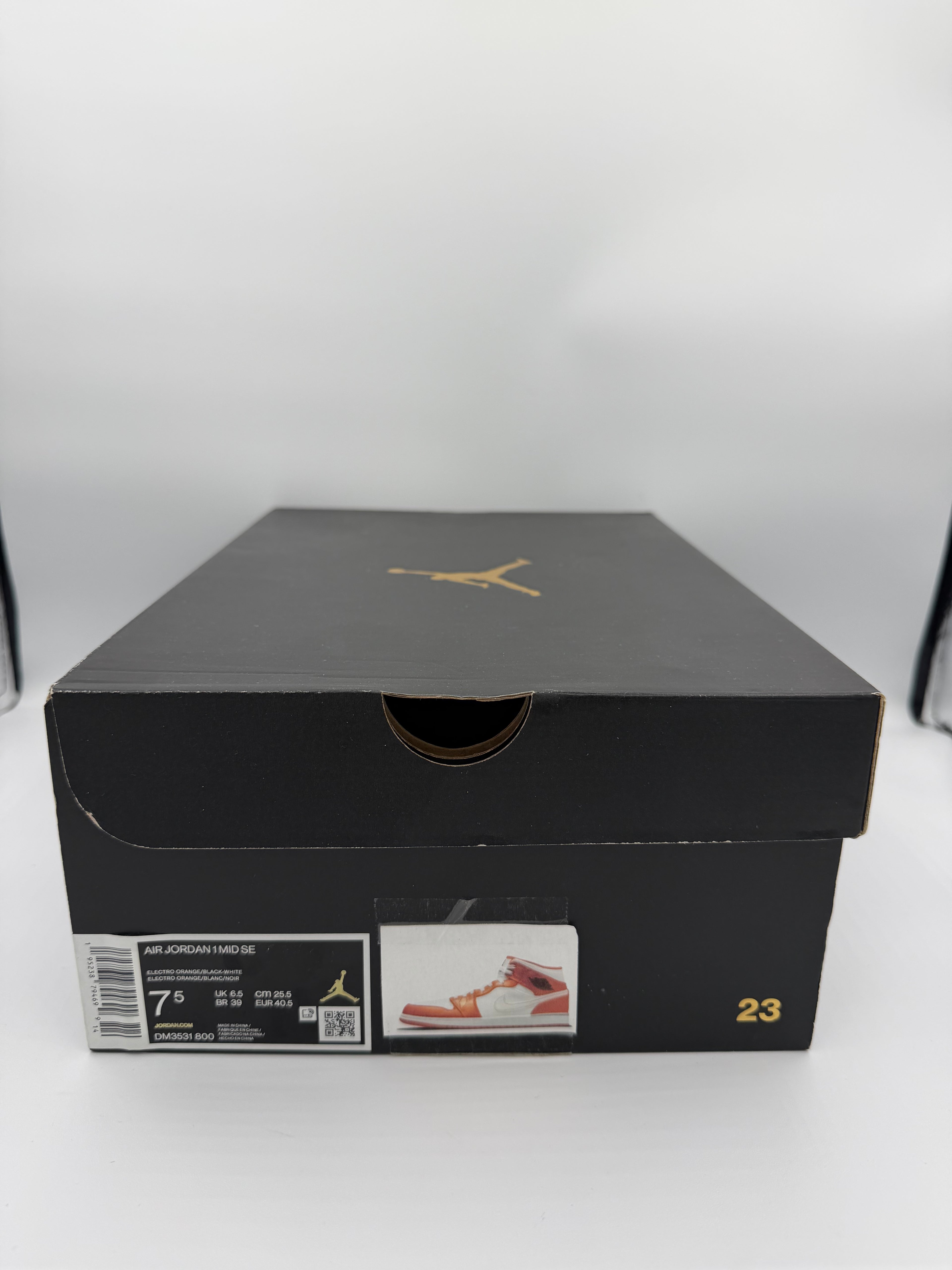 Jordan 1 Mid Orange  - 40,5Eu (USED)