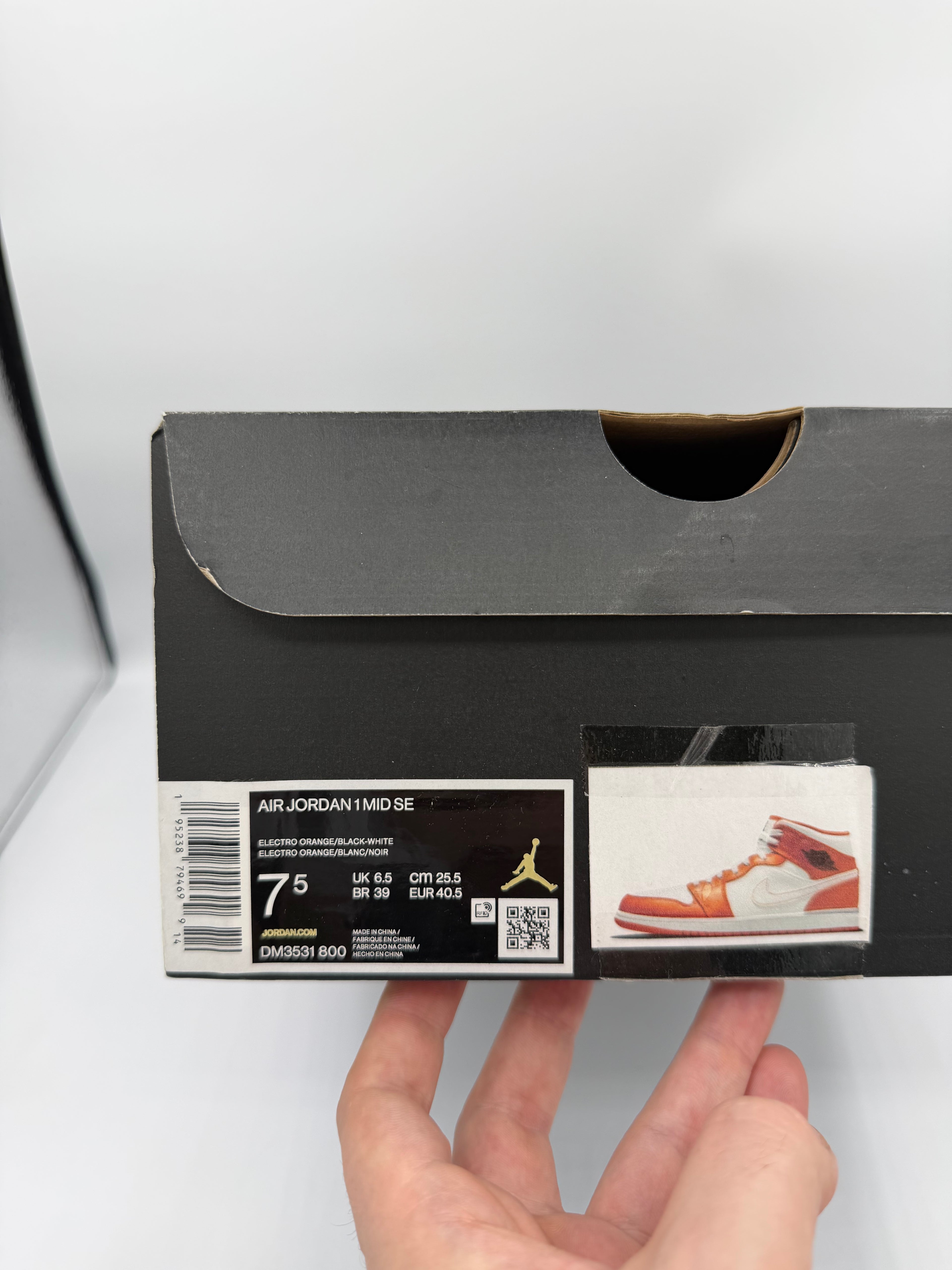 Jordan 1 Mid Orange  - 40,5Eu (USED)