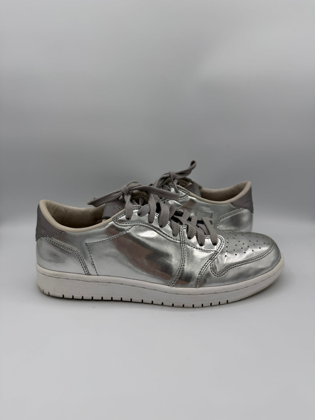 Jordan 1 Low Pinnacle - 41Eu (USED)
