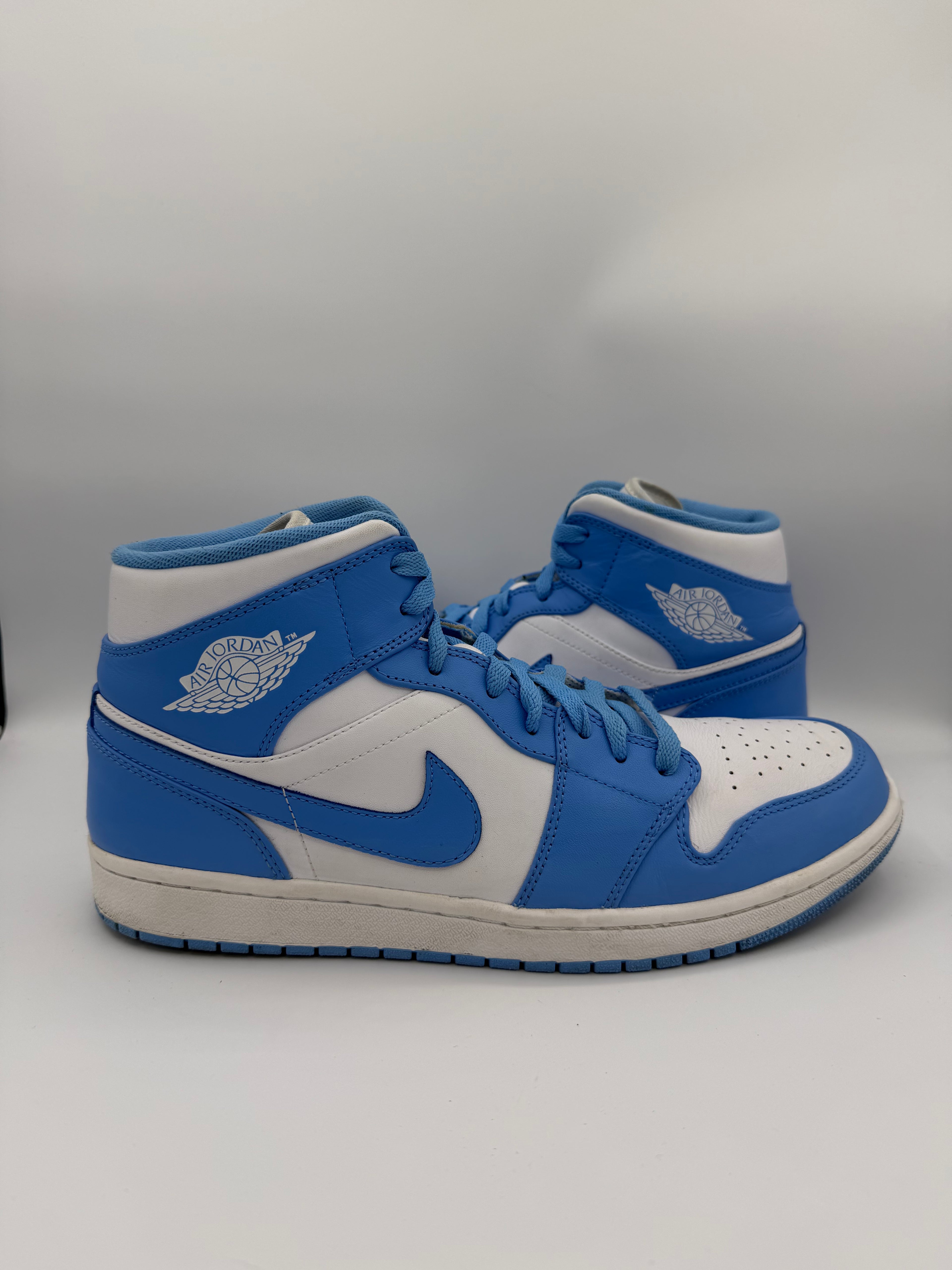 Jordan 1 Retro Mid UNC (2013)  - 45,5Eu (USED)