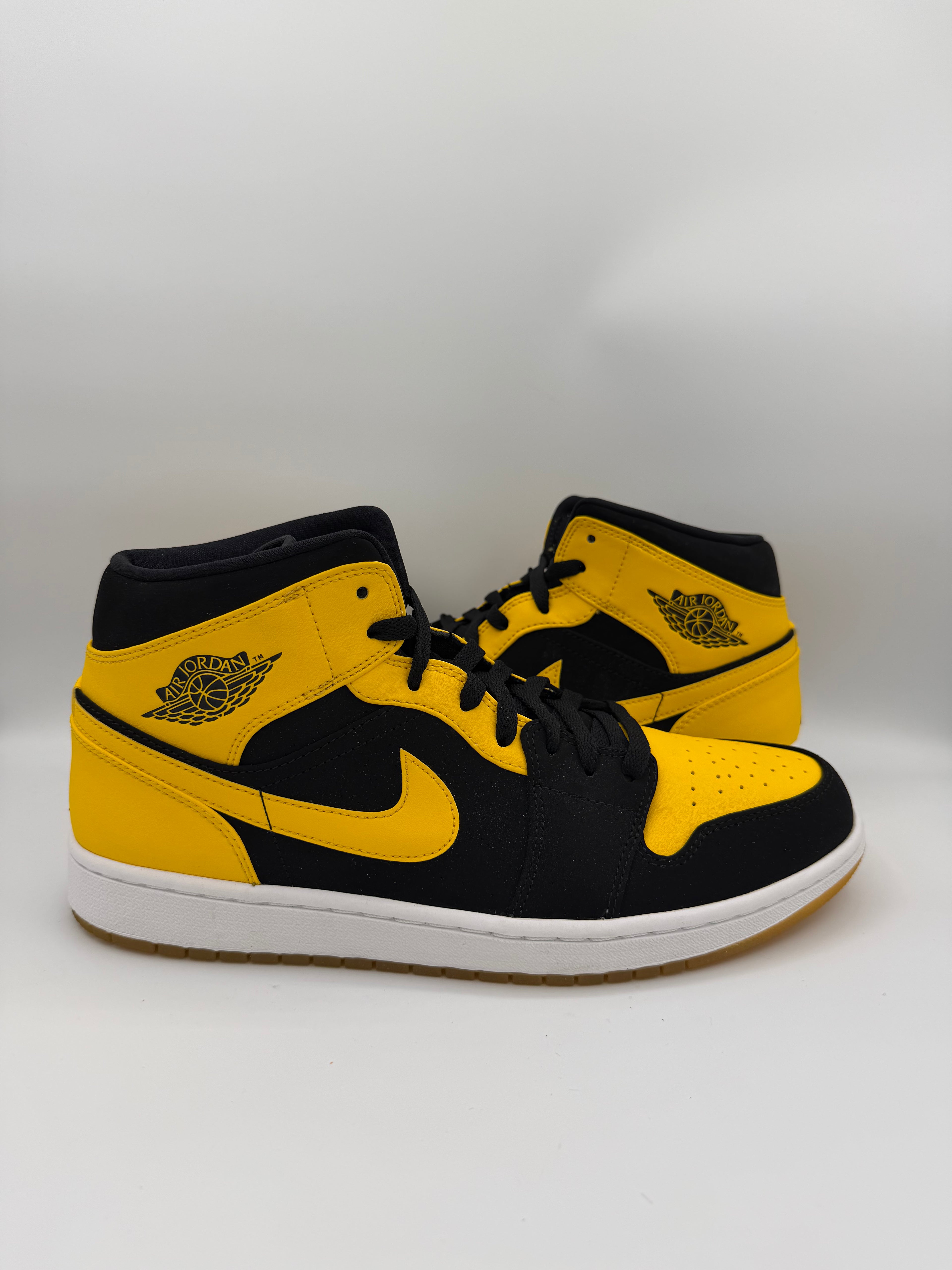 Jordan 1 Retro Mid New Love (2017)  - 45Eu (USED)