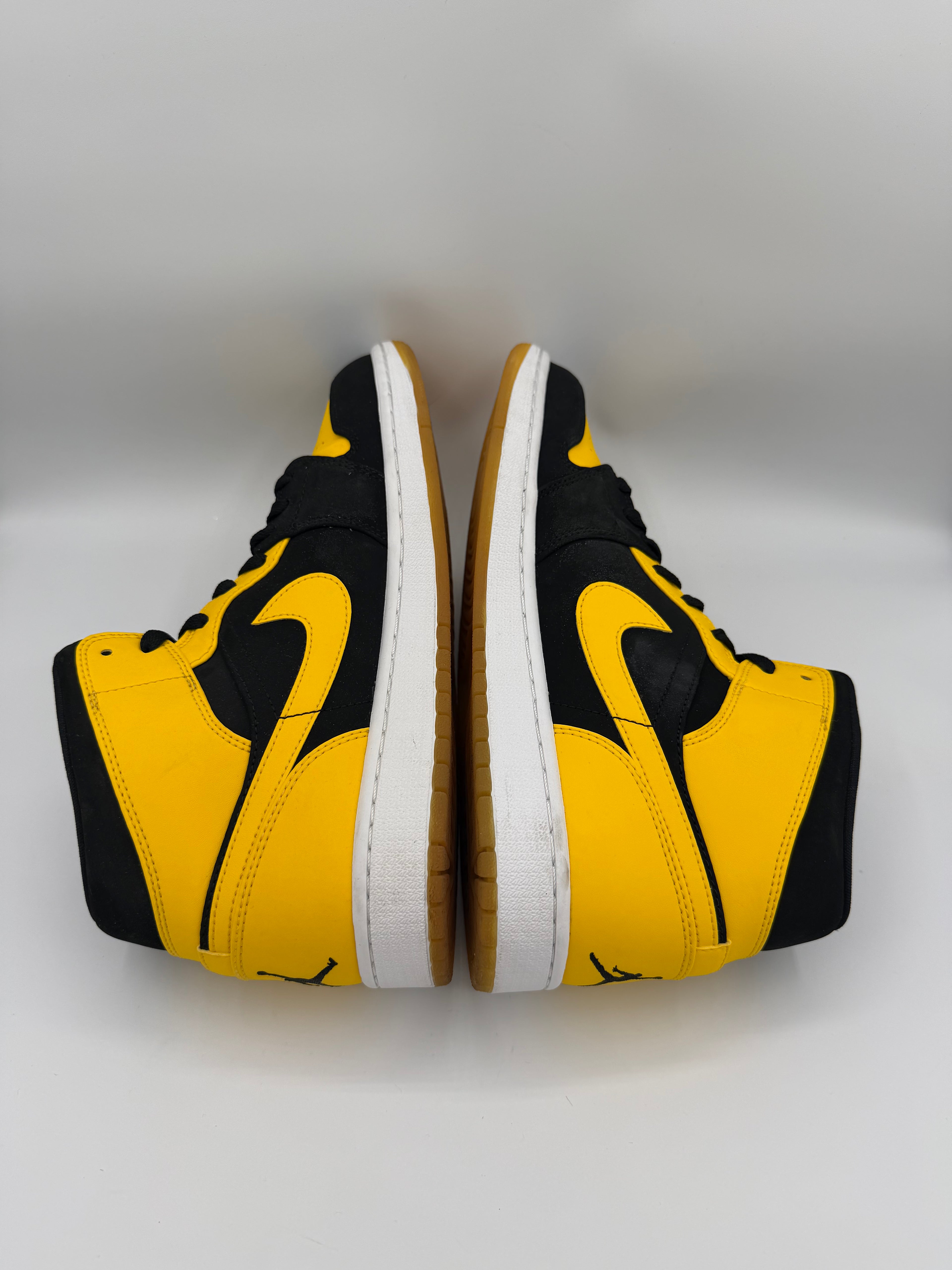 Jordan 1 Retro Mid New Love (2017)  - 45Eu (USED)
