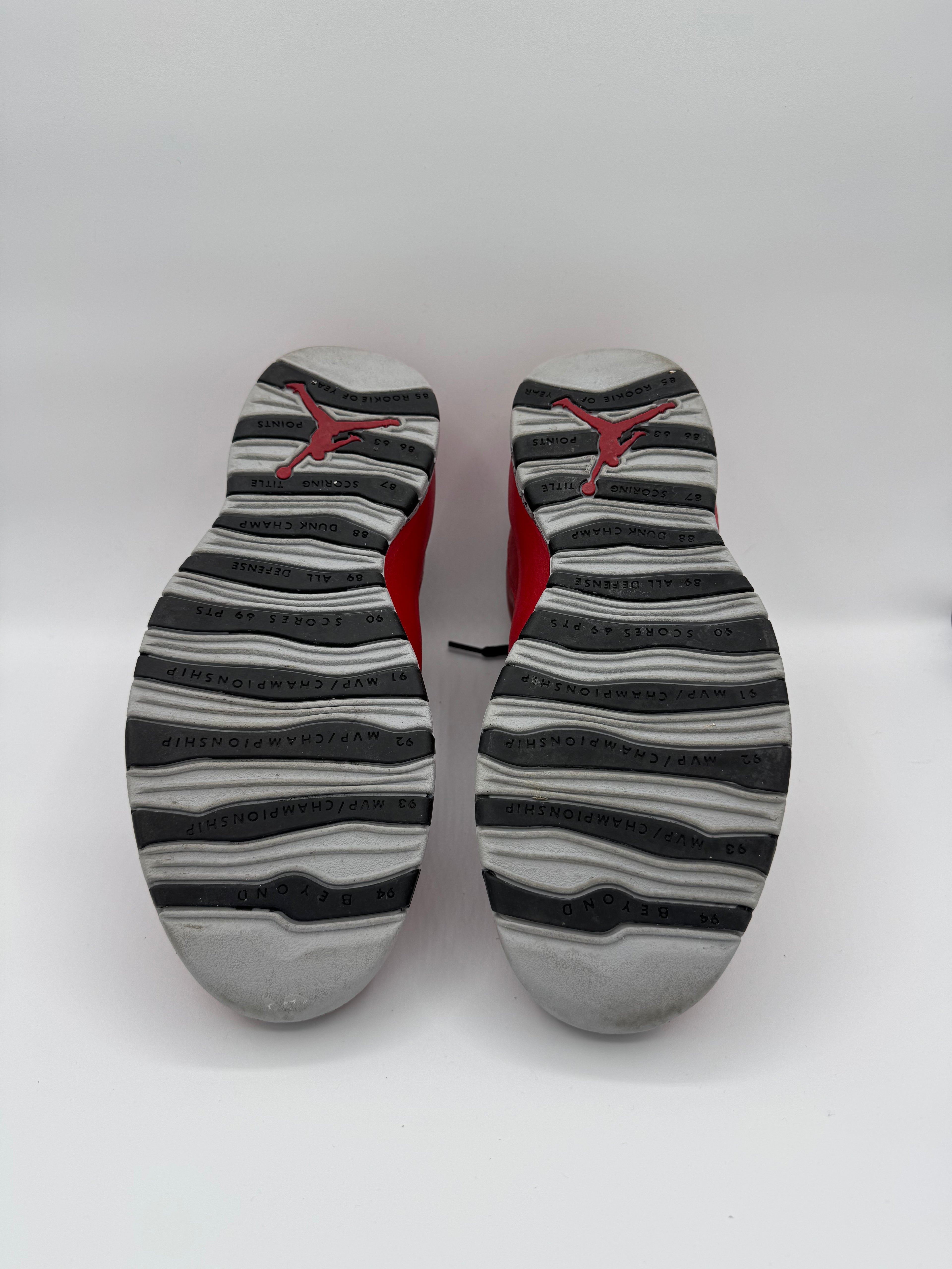 Jordan 10 Retro Bulls Over Broadway - 42Eu (USED)