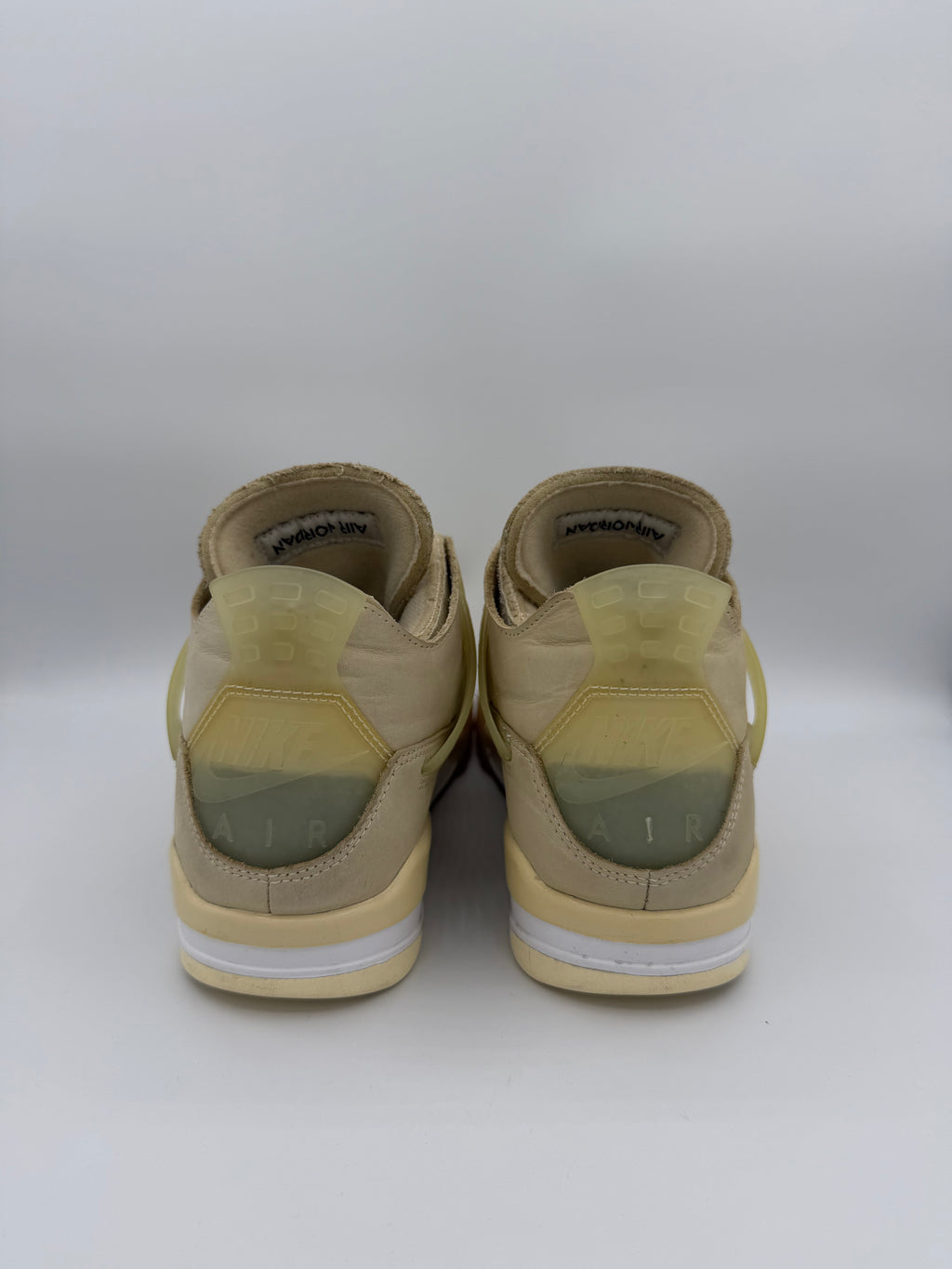 Jordan 4 Retro Off-White Sail - 39Eu (USED)
