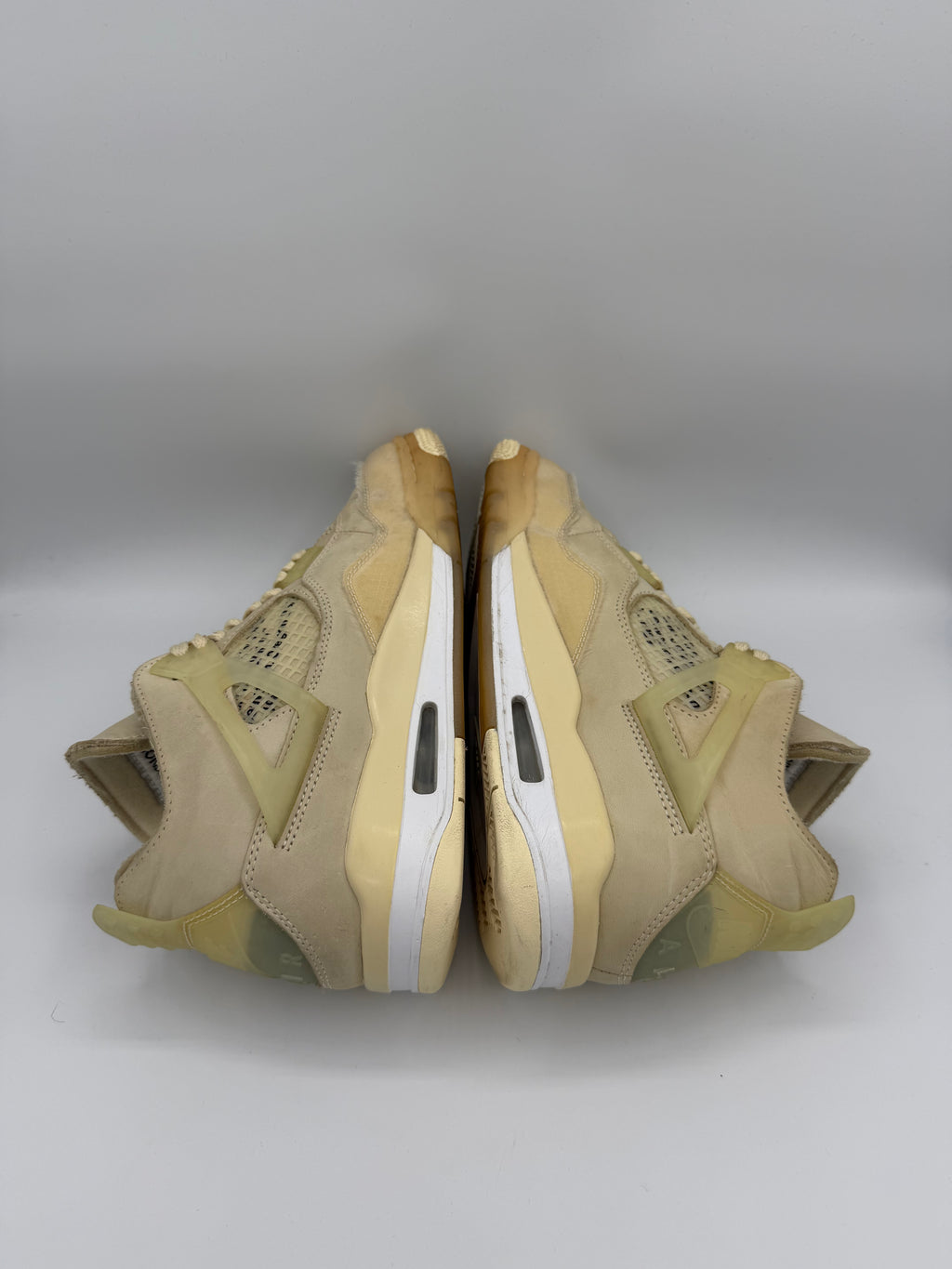 Jordan 4 Retro Off-White Sail - 39Eu (USED)