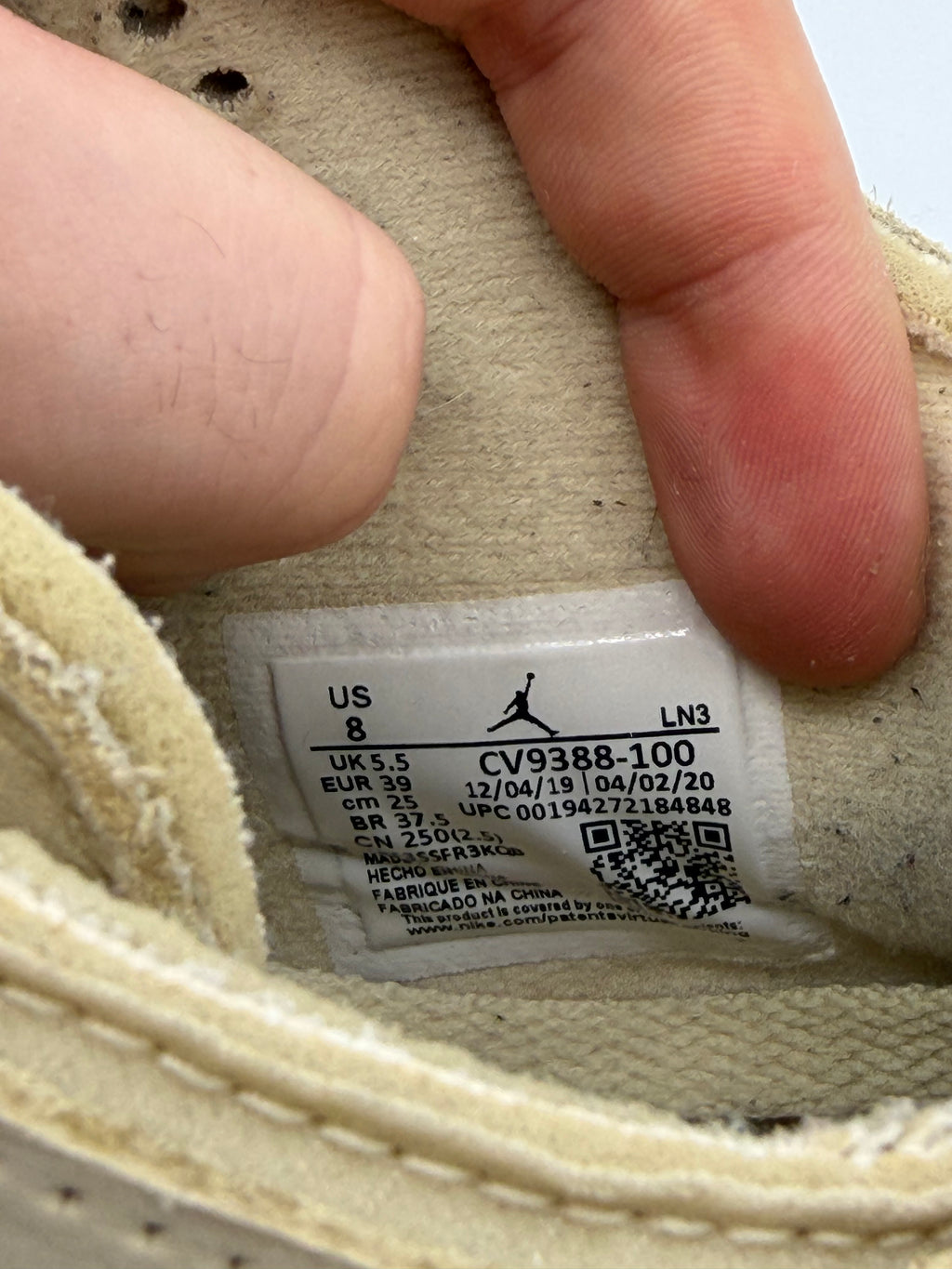 Jordan 4 Retro Off-White Sail - 39Eu (USED)