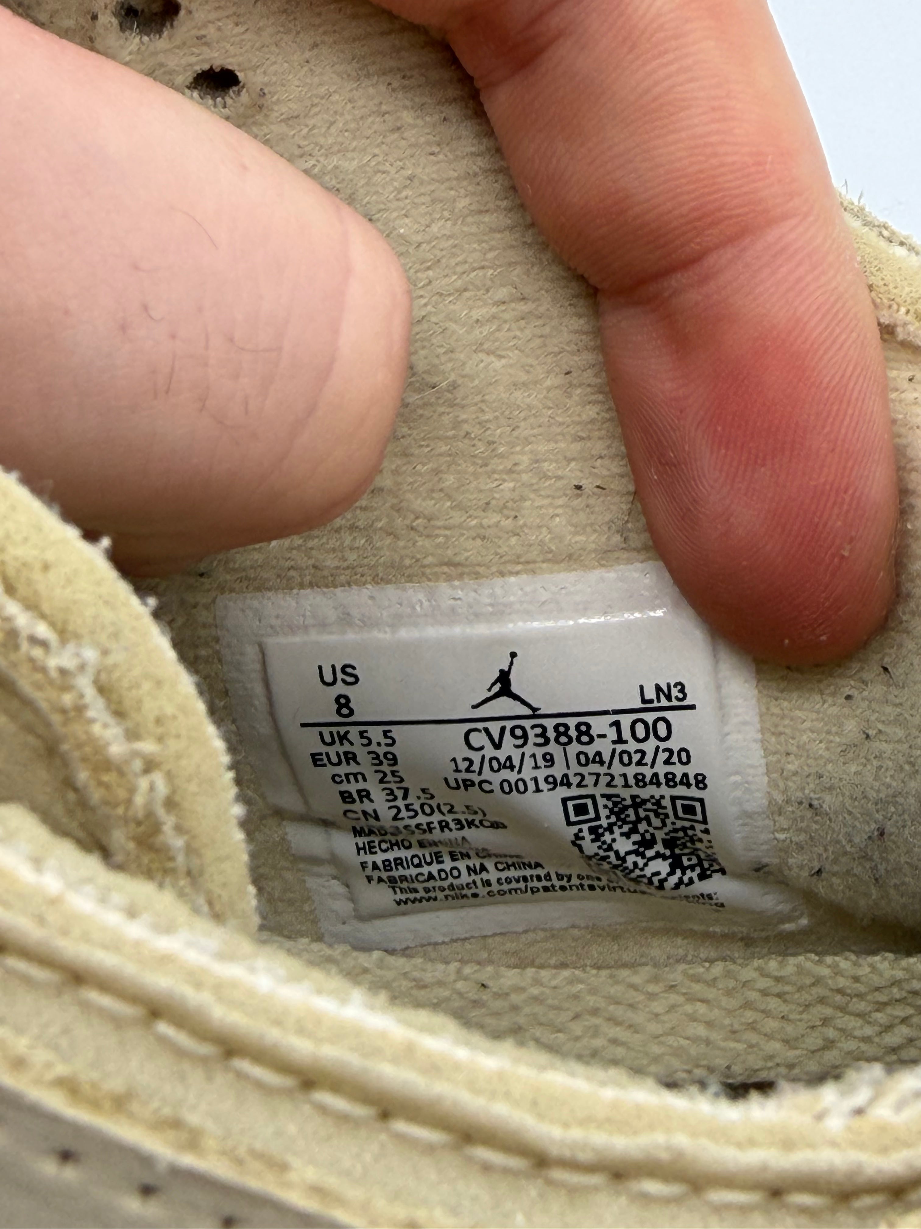 Jordan 4 Retro Off-White Sail - 39Eu (USED)